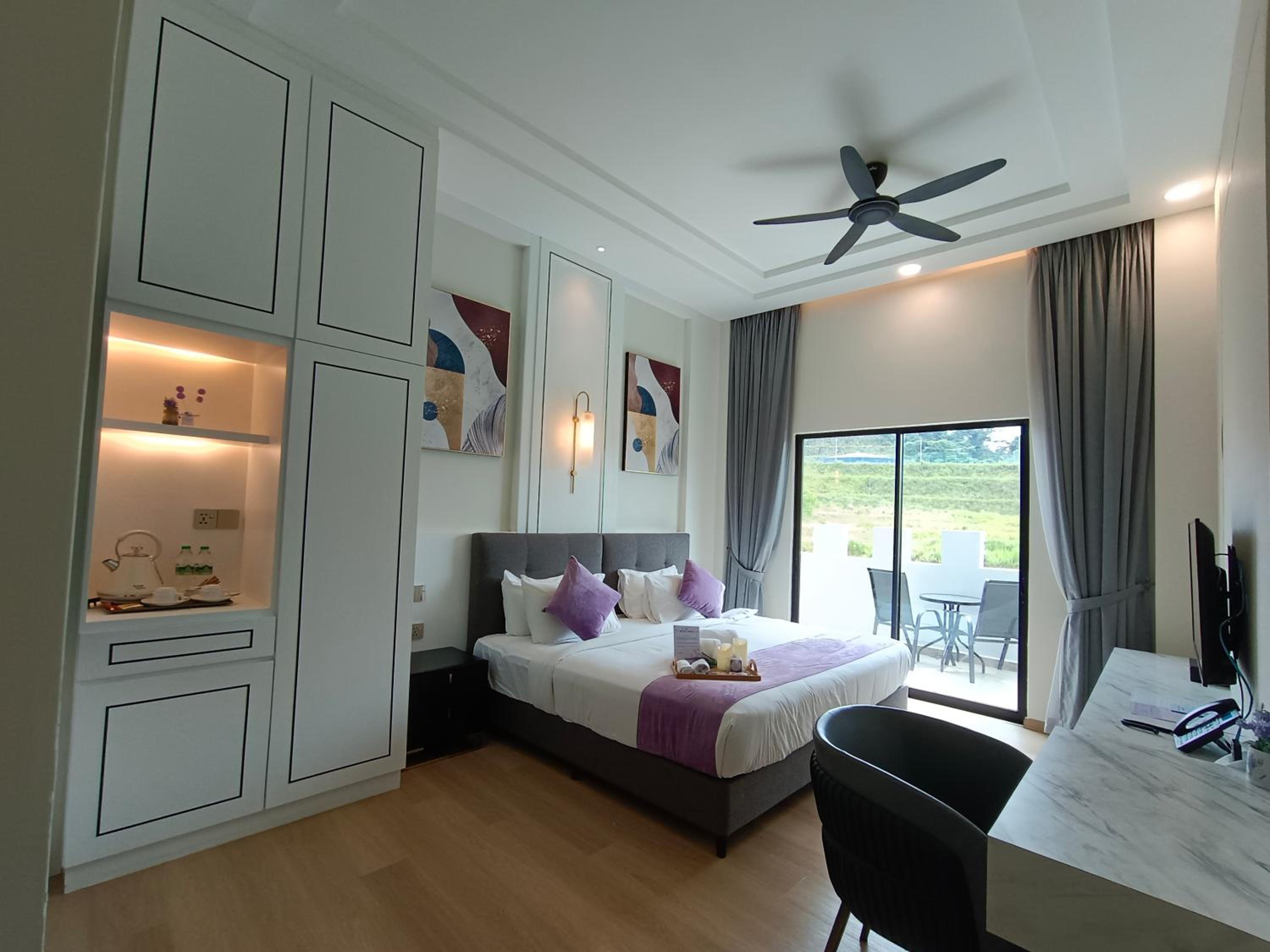 Double Room with Balcony - Photo 2