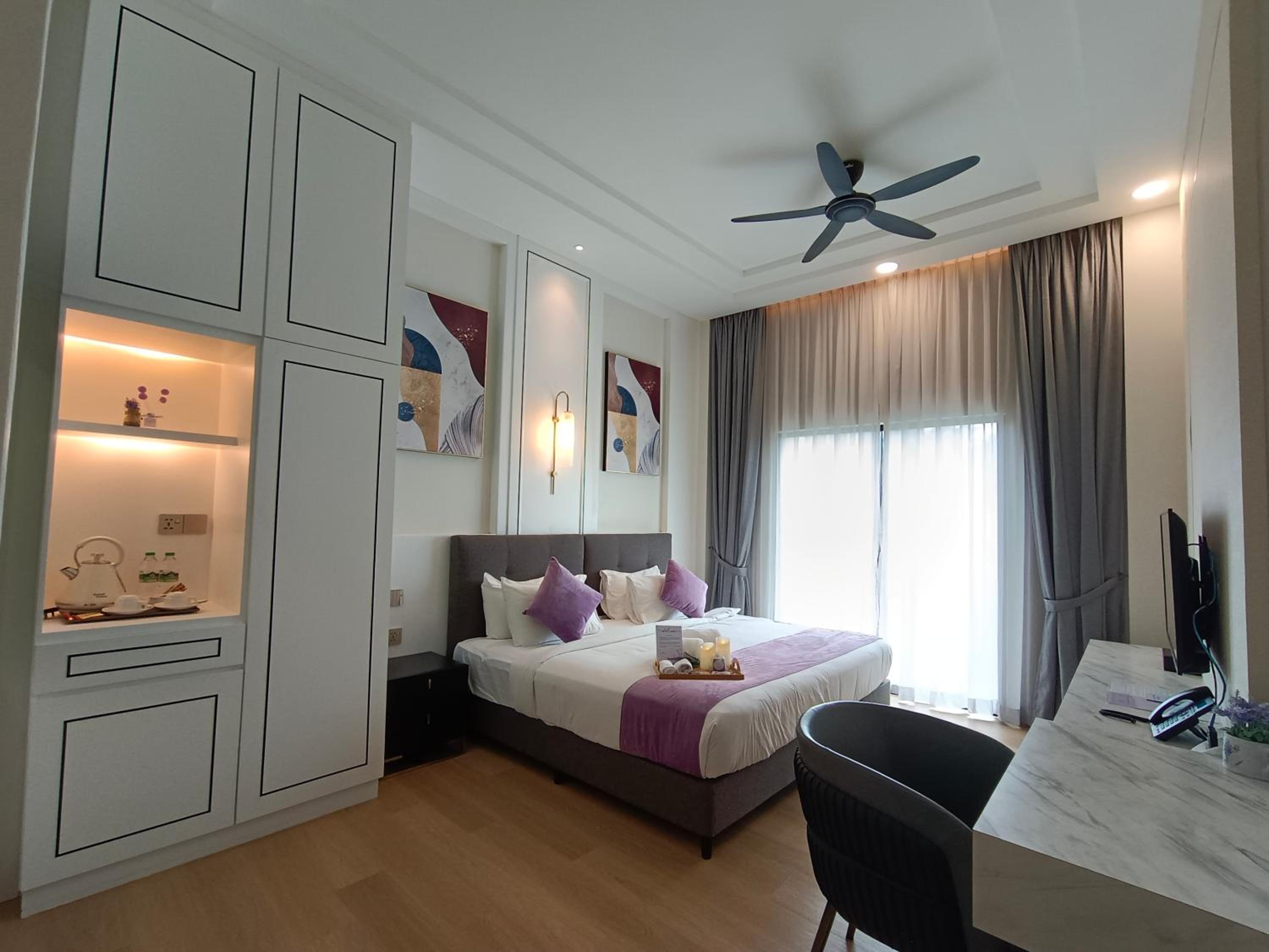 Double Room with Balcony - Photo 3