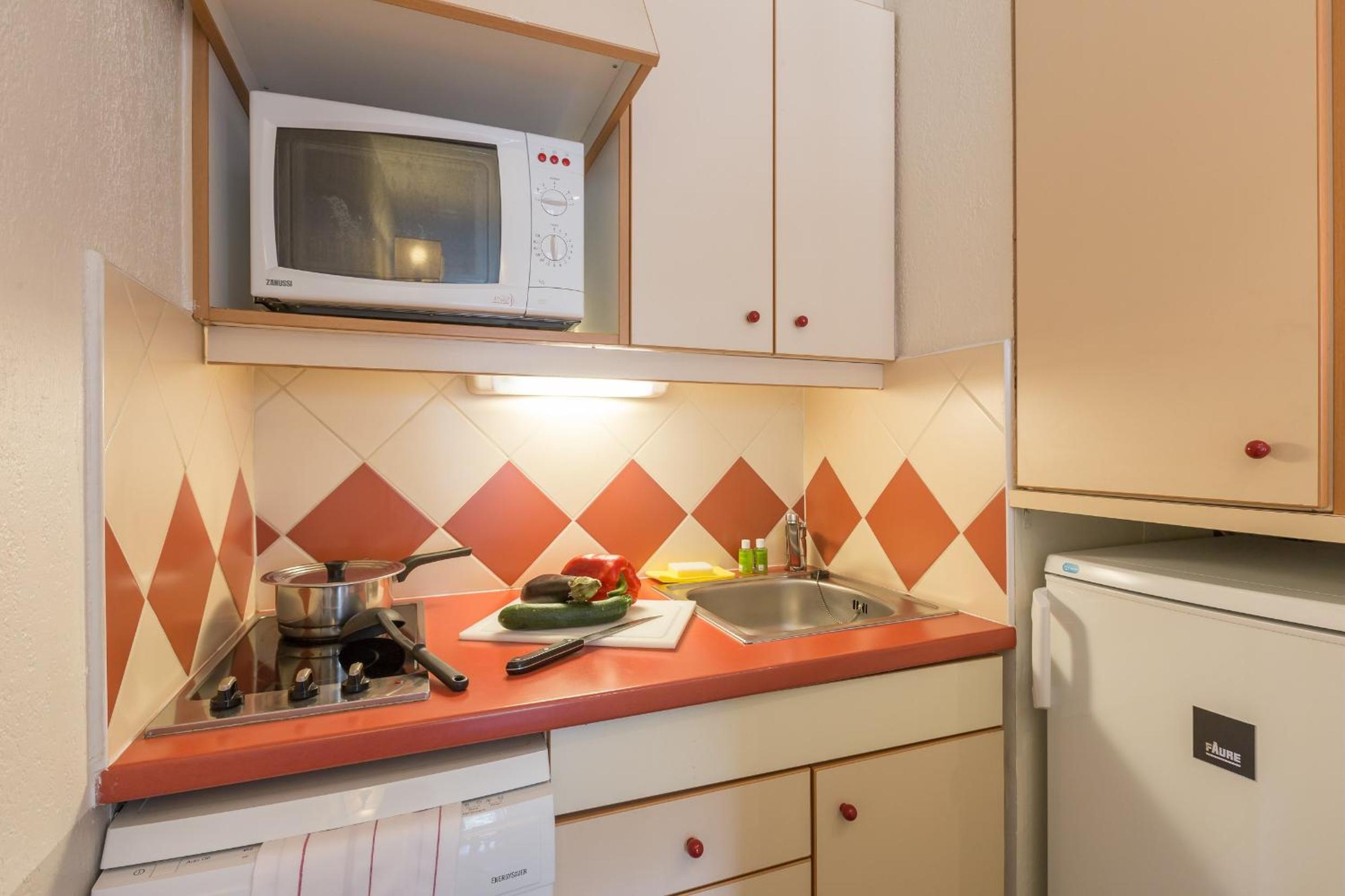 Select Studio (4 People)