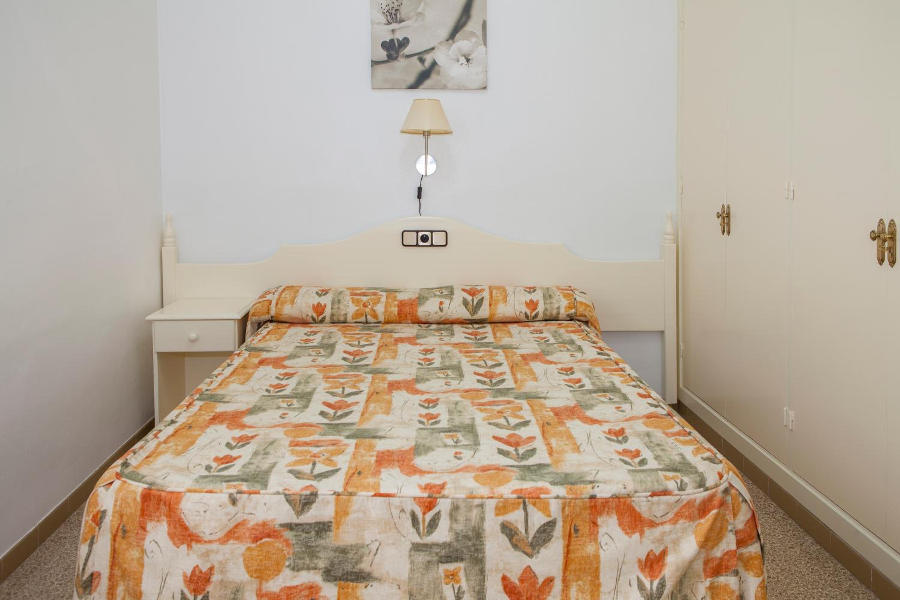 Double or Twin Room - Photo 5