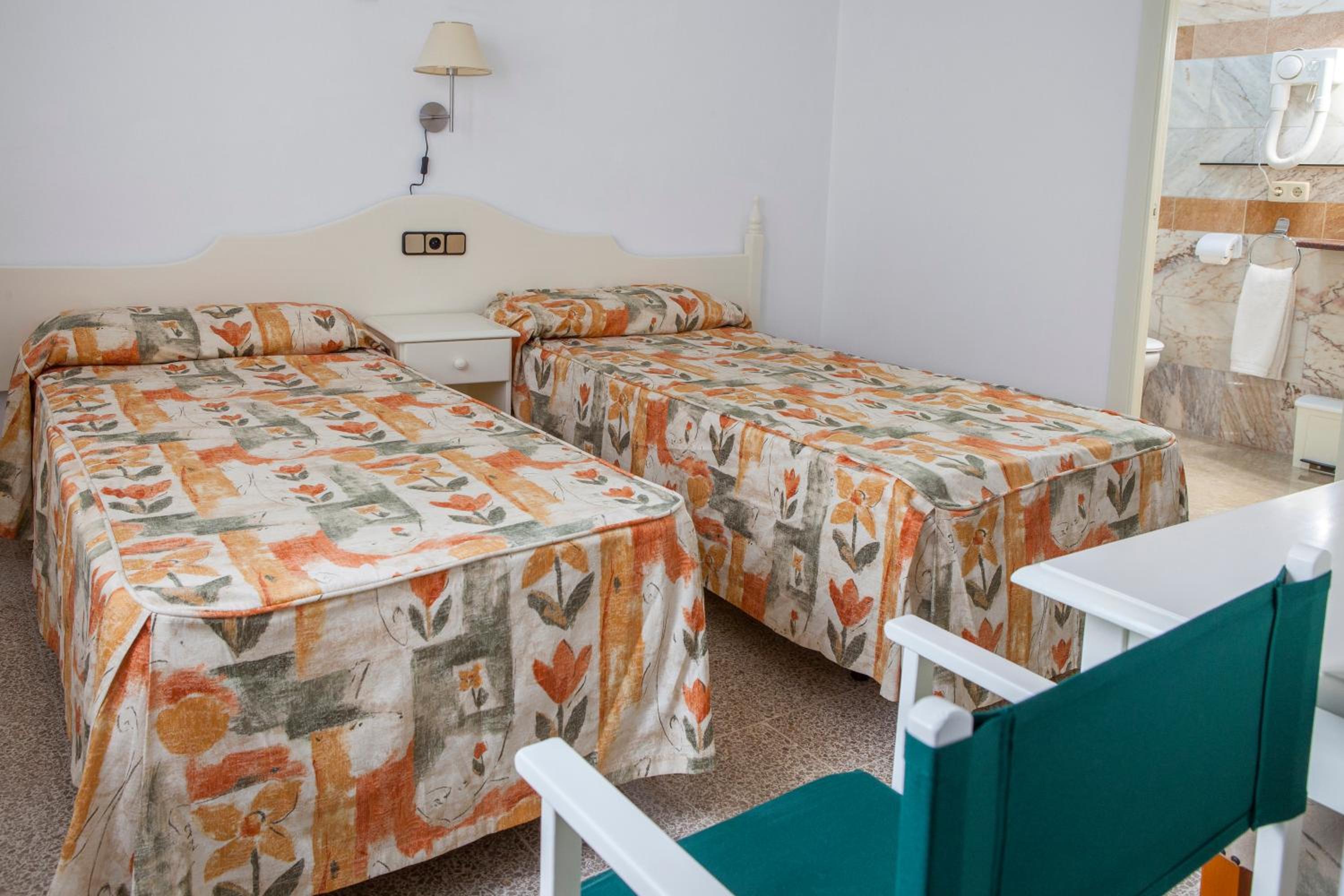 Double or Twin Room - Photo 6