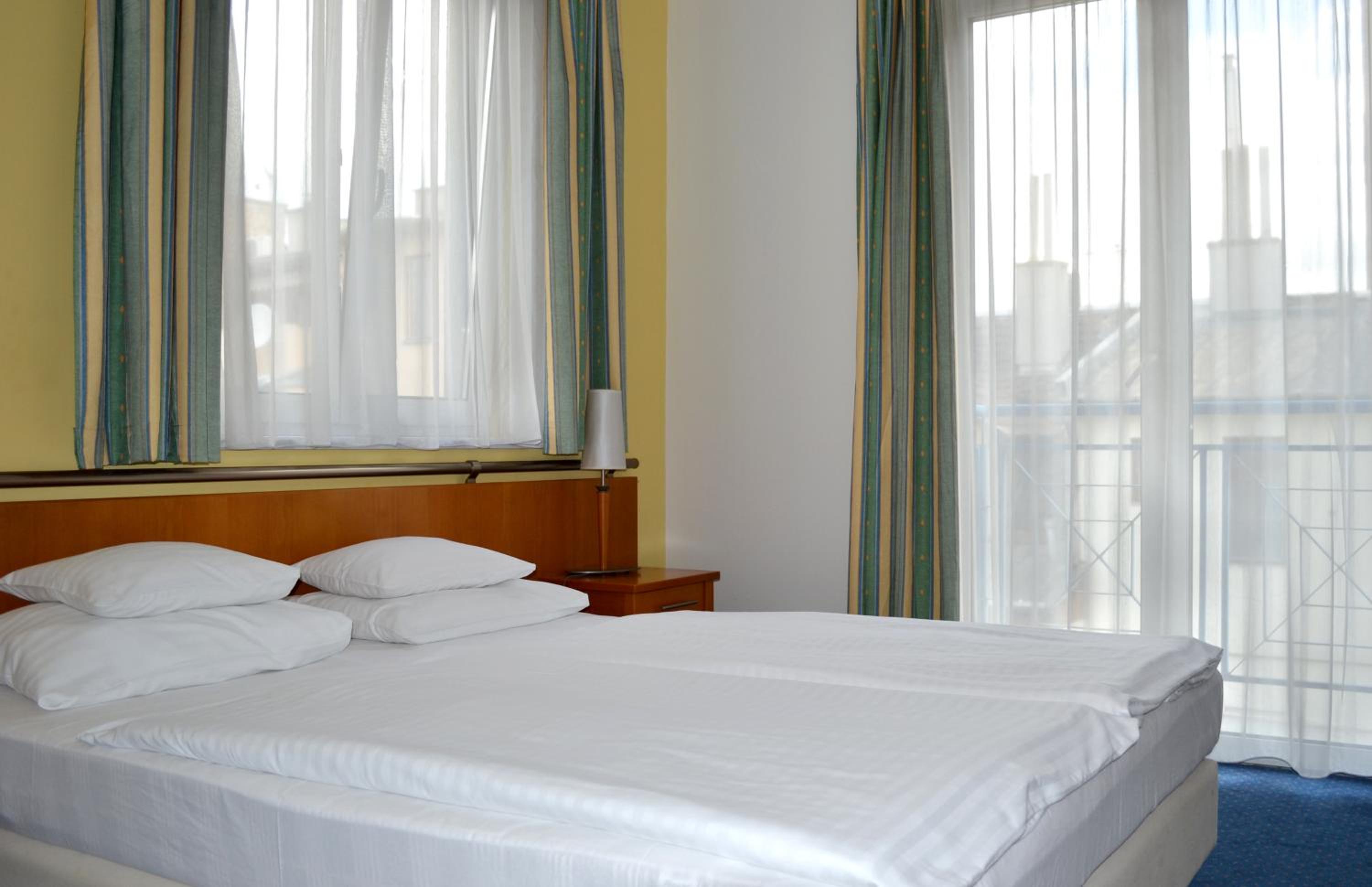 Double or Twin Room - Photo 13