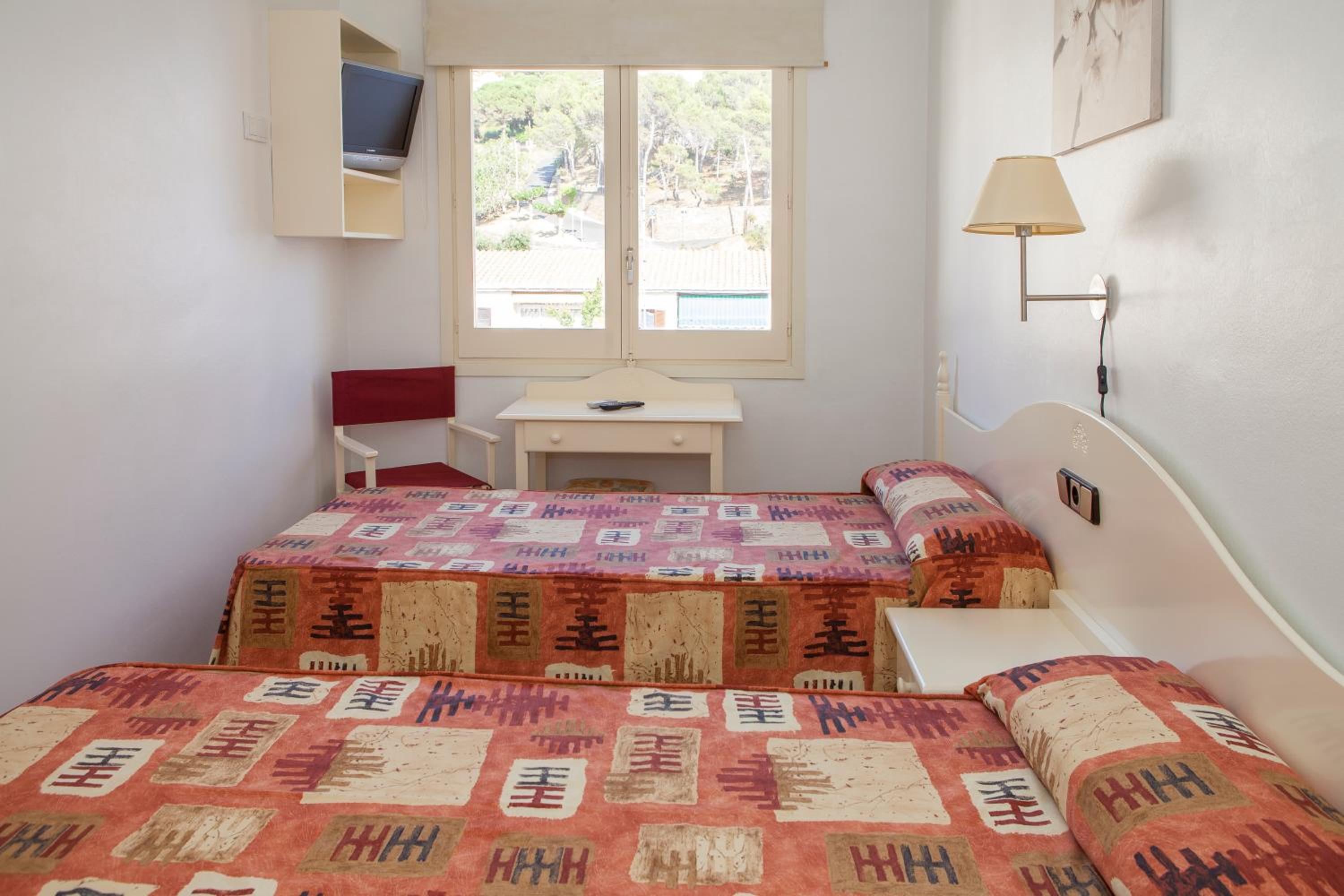 Double or Twin Room - Photo 8