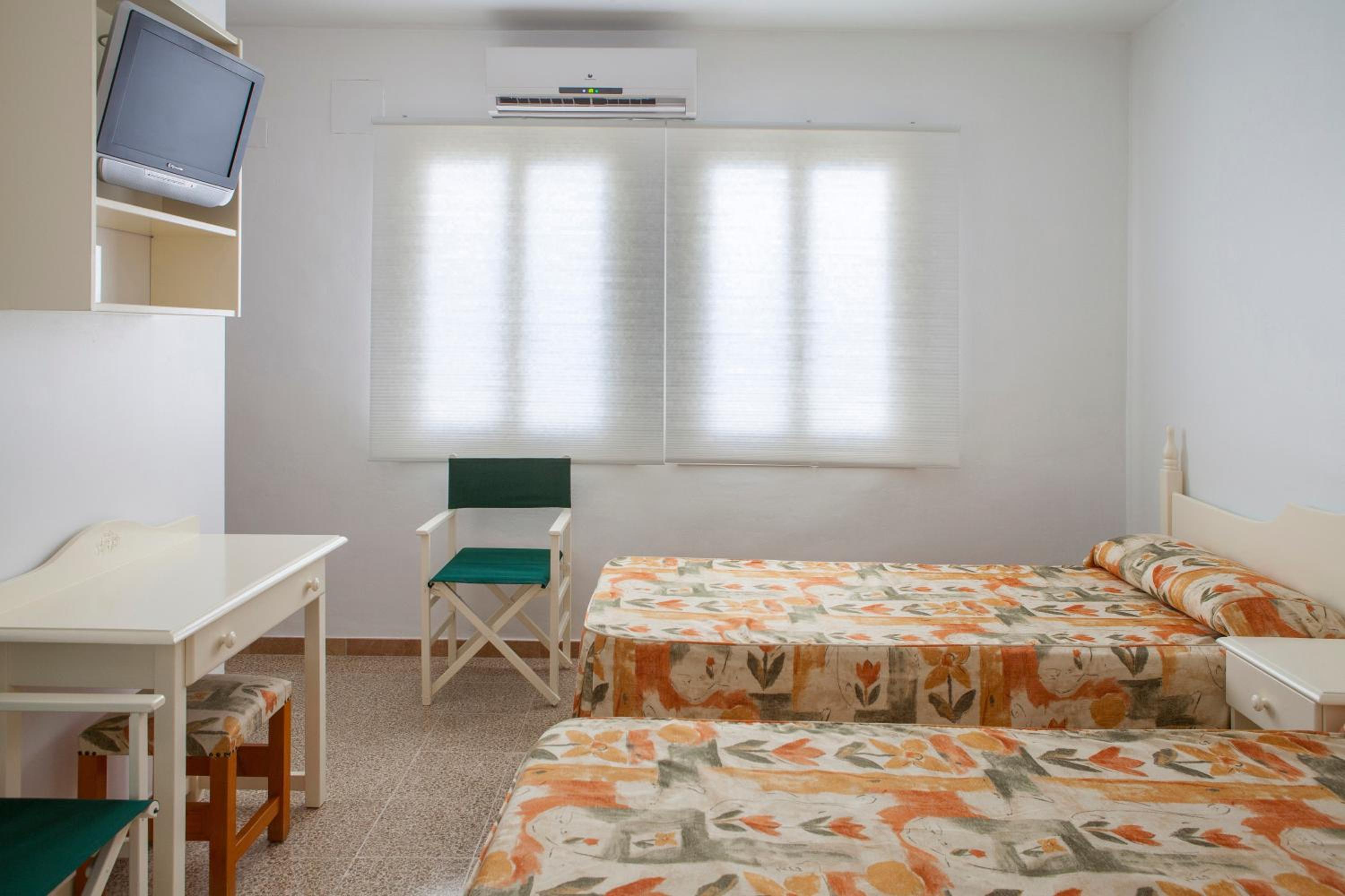 Double or Twin Room - Photo 10