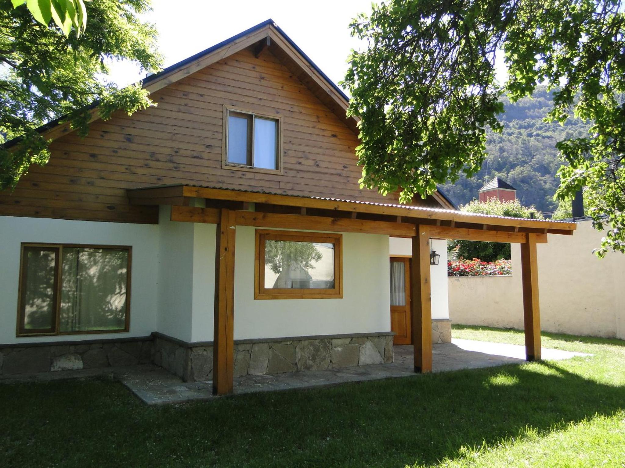 Three-Bedroom House photo 2