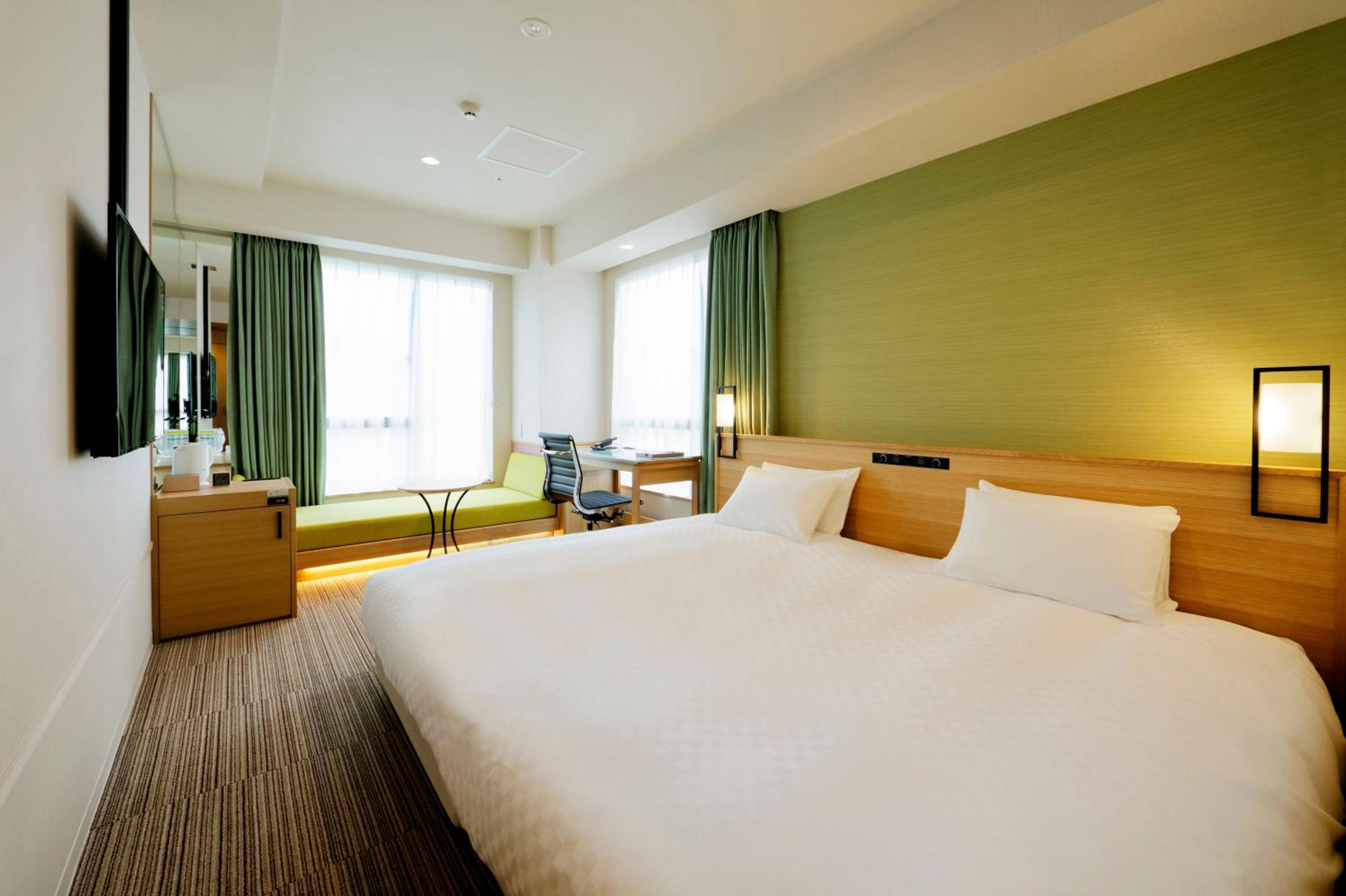 Corner King room photo 2