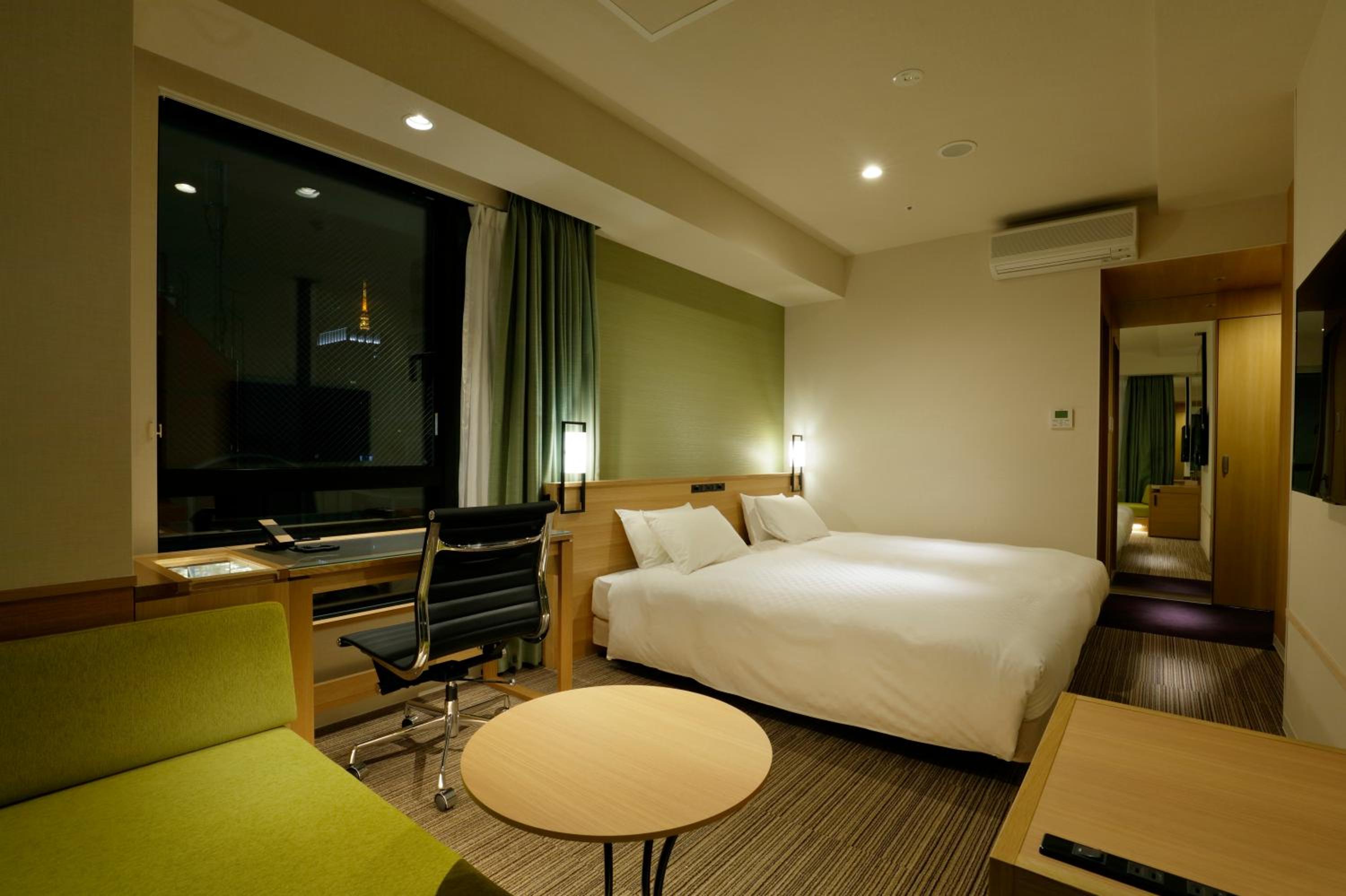 Corner King room photo 3