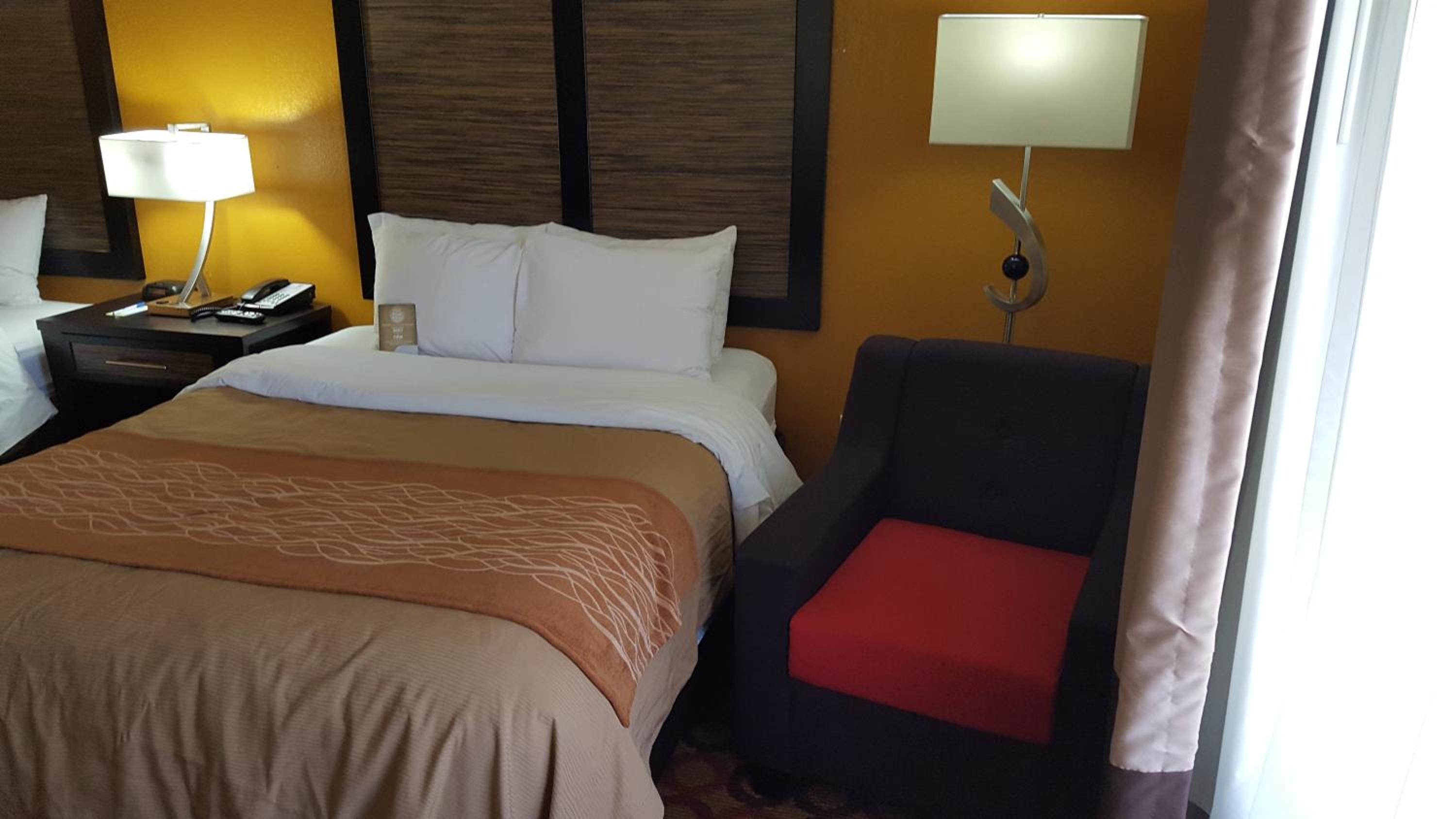 Queen Room with Two Queen Beds - Non-Smoking - Photo 1