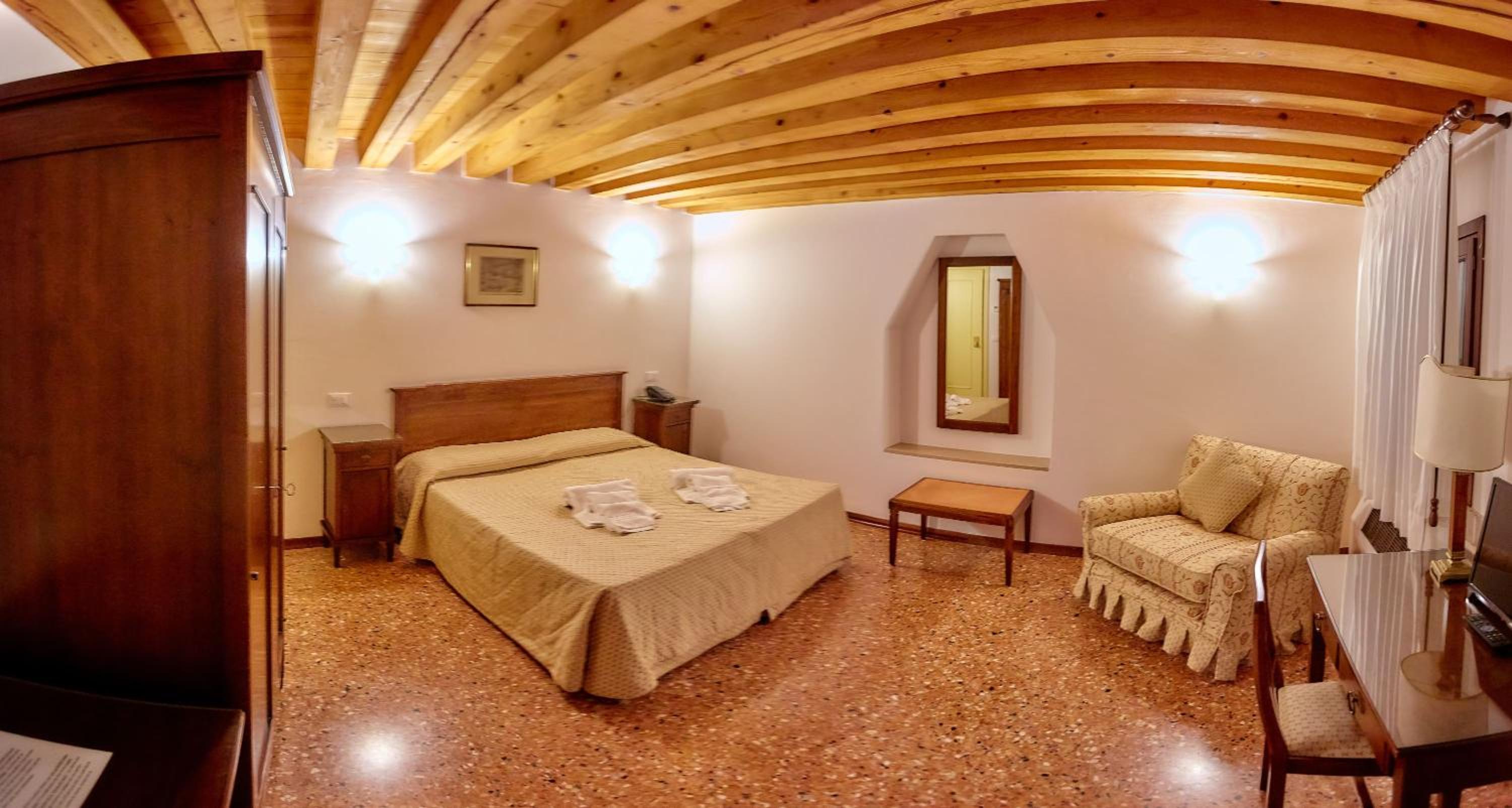 Classic Triple Room - Photo 5