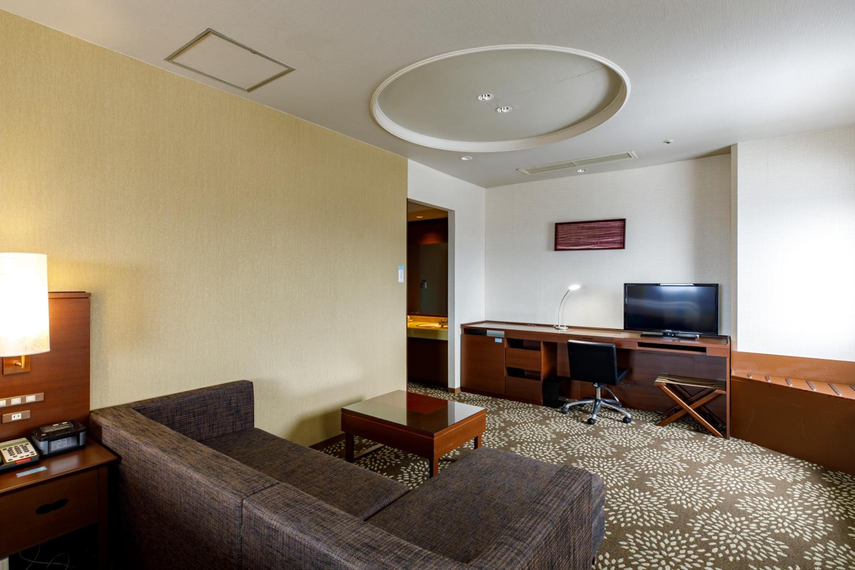 Suite with Two Single Beds and Castle View photo 3