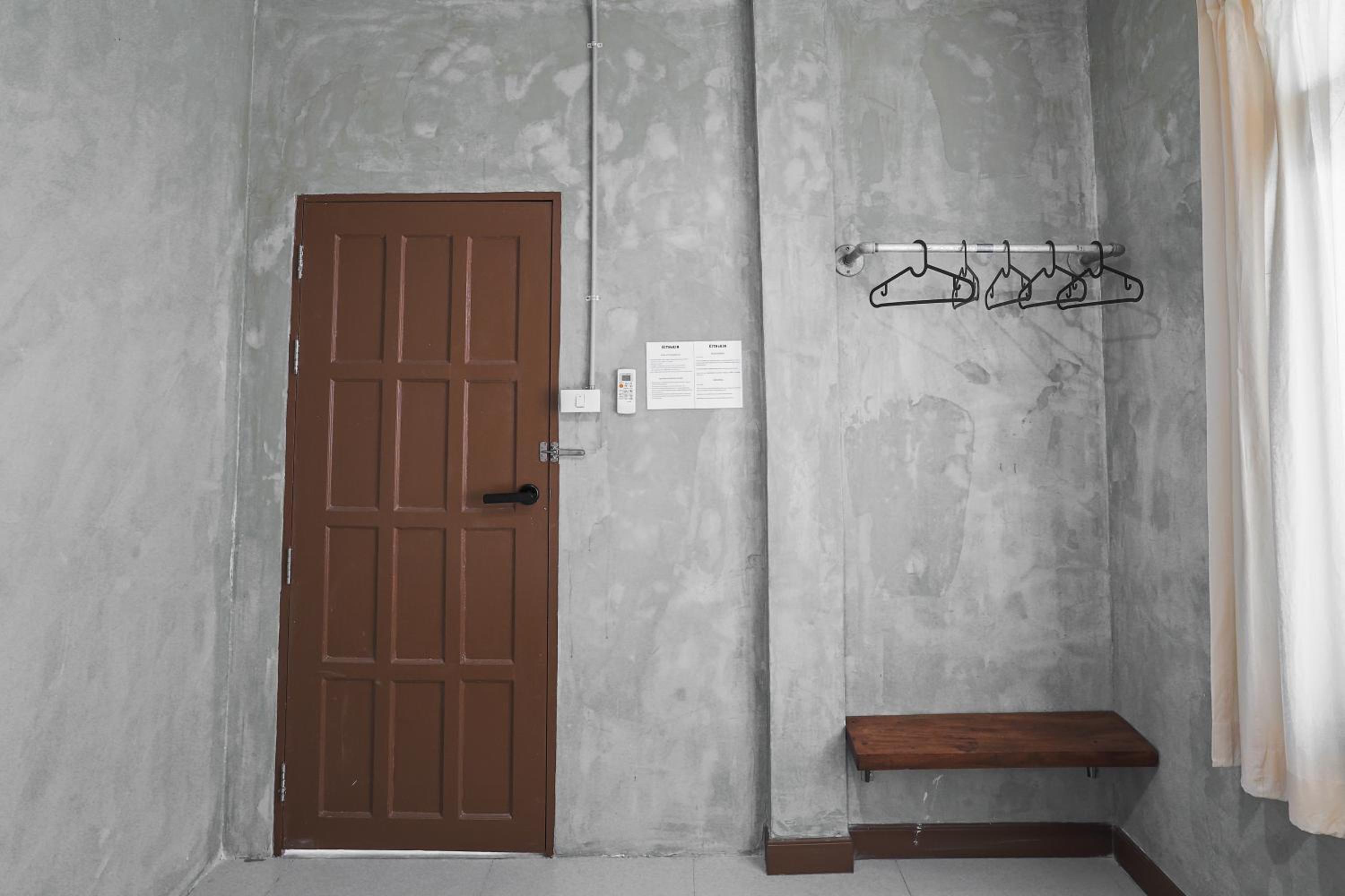 Twin Room with Private External Bathroom photo 2