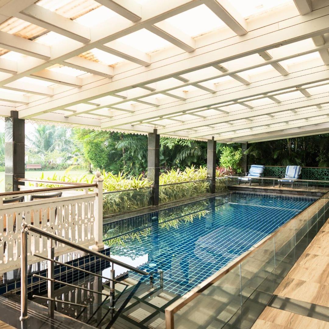 Presidential Suite - 10% Discount on Foods & Soft Beverages* | 15% Discounts on Laundry Services* | INR 500 spa credit during your stay on selective Massage services. TnC Apply.* | Free Minibar - 2 cans of soft Beverages (Once on Arrival) photo 3