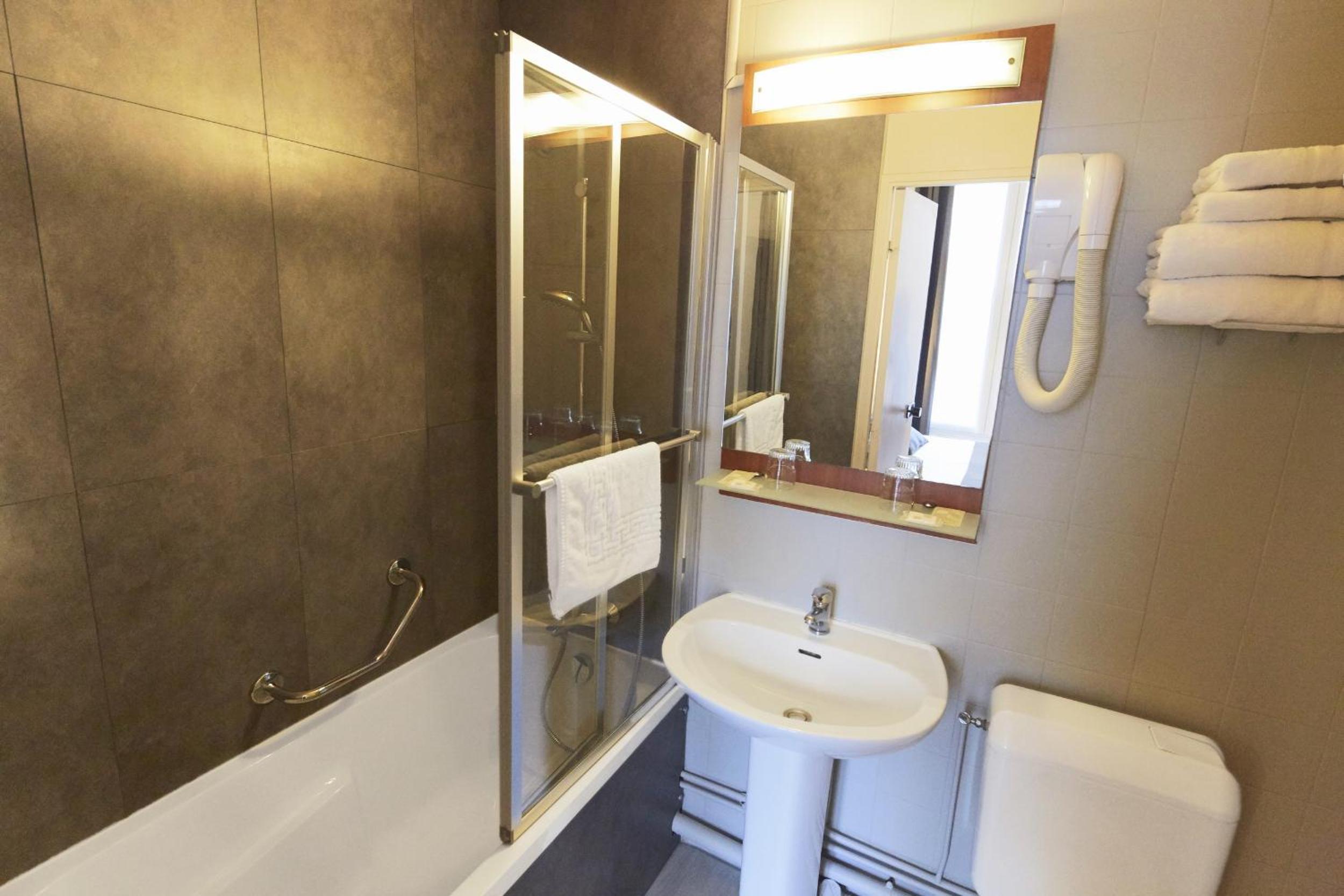 Family Offer (2 Separate Double Rooms) photo 2