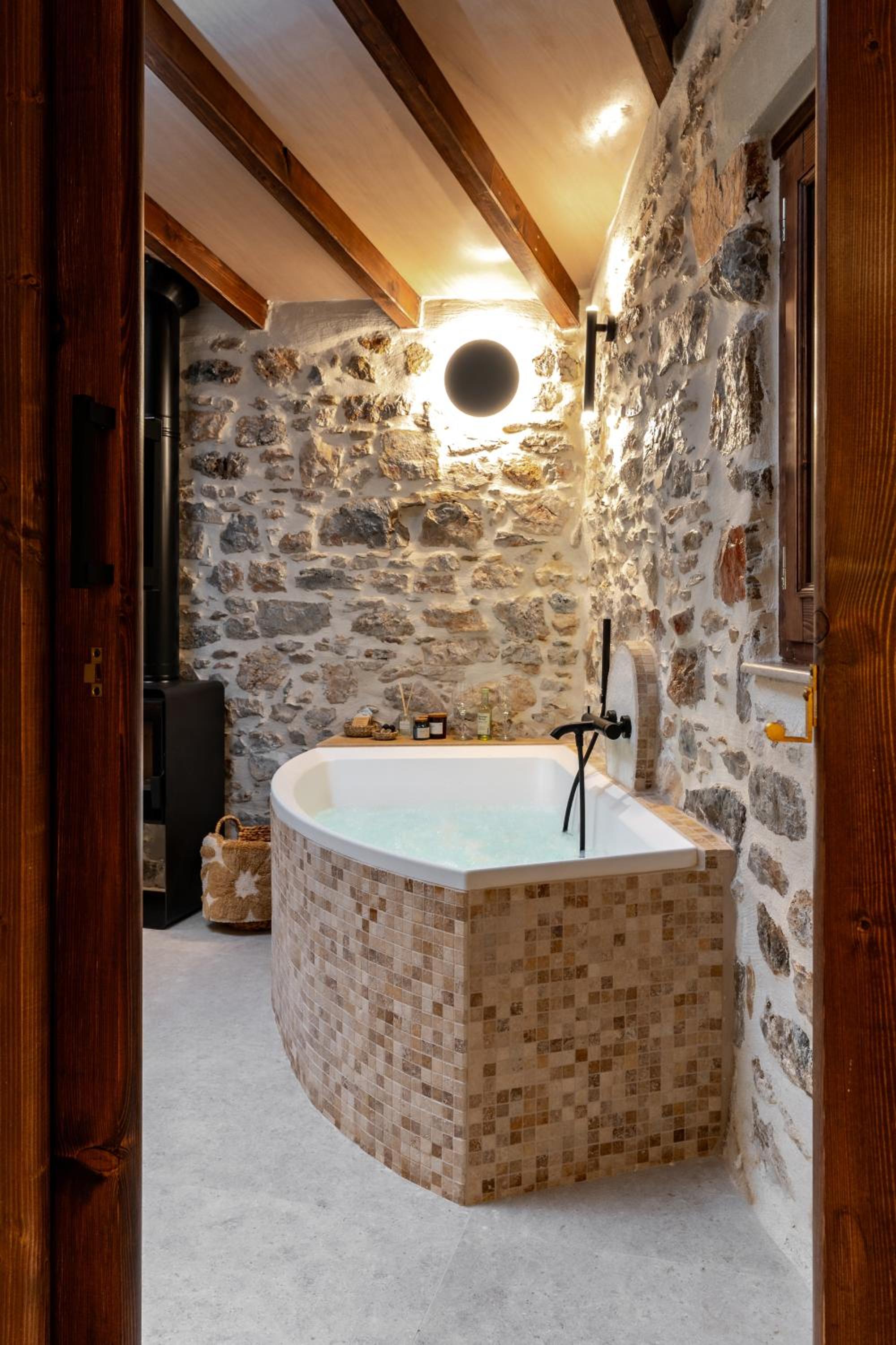 Deluxe Suite with Spa Bath - Photo 12