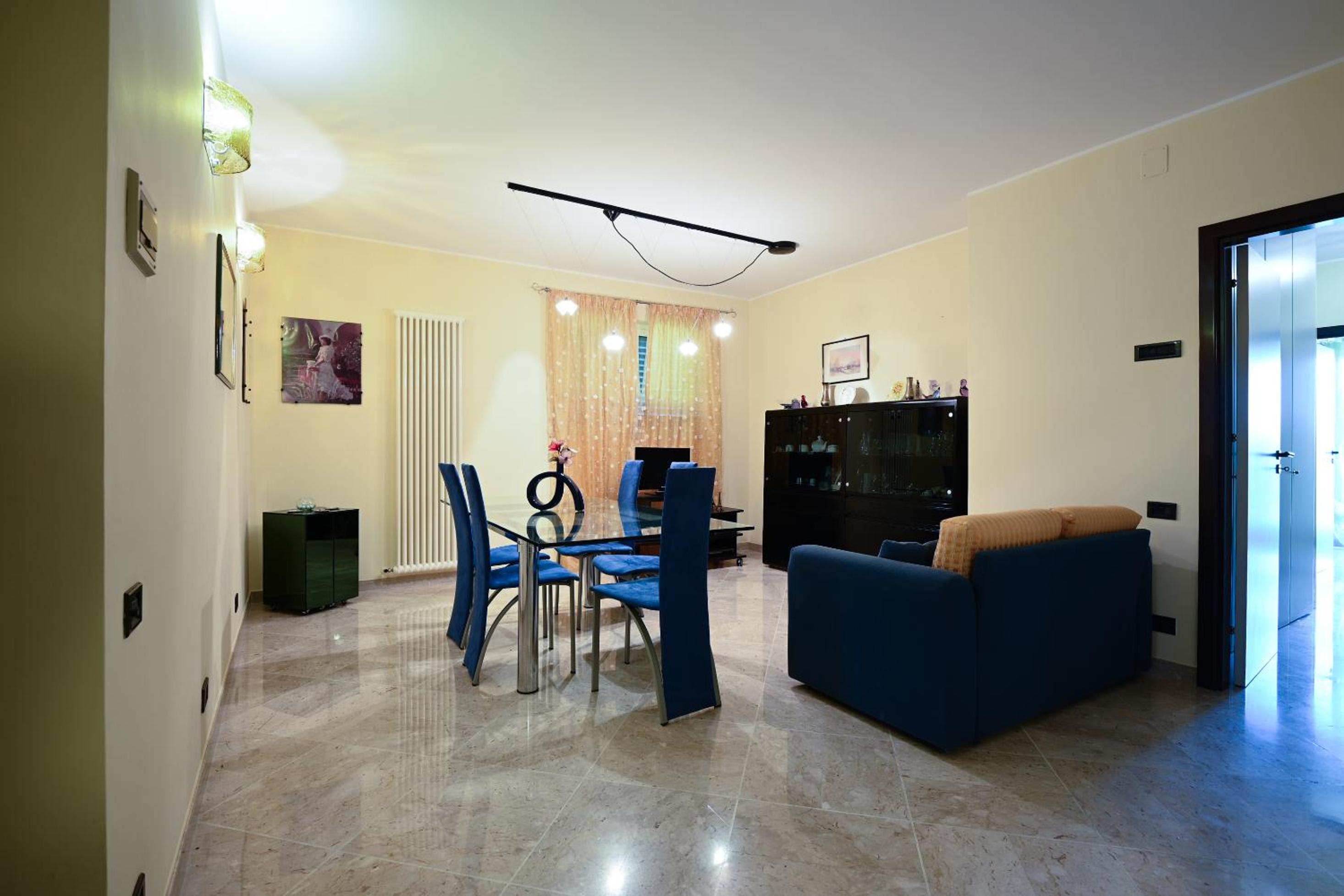 Two-Bedroom Apartment with Balcony photo 3