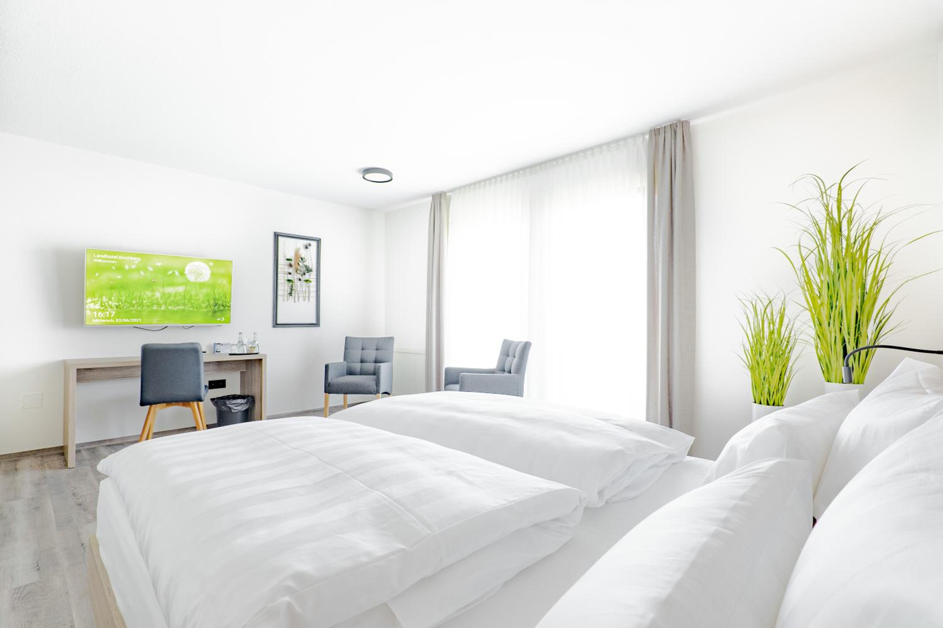 Large Double Room - Photo 2