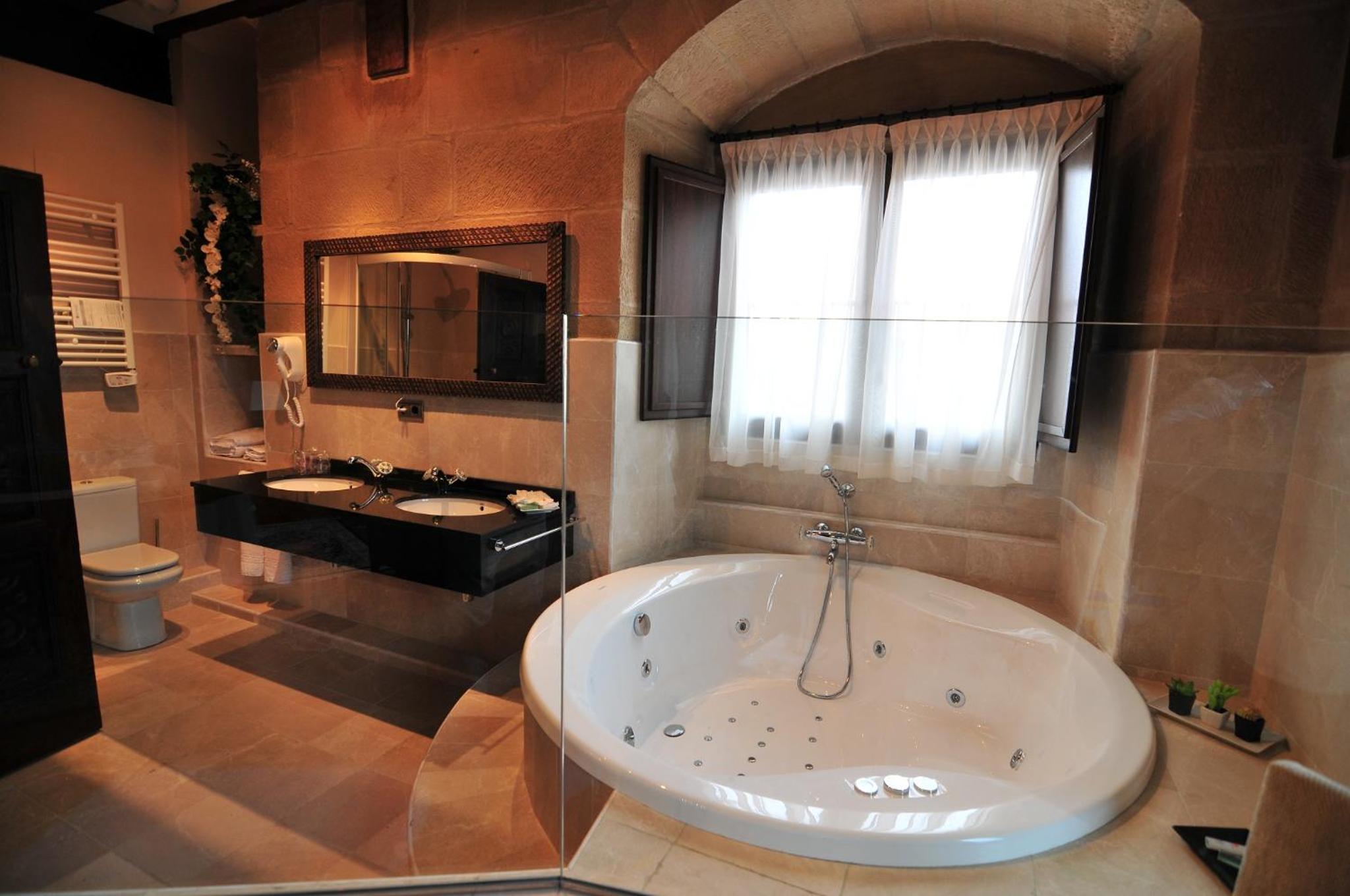 Suite - Photo 5