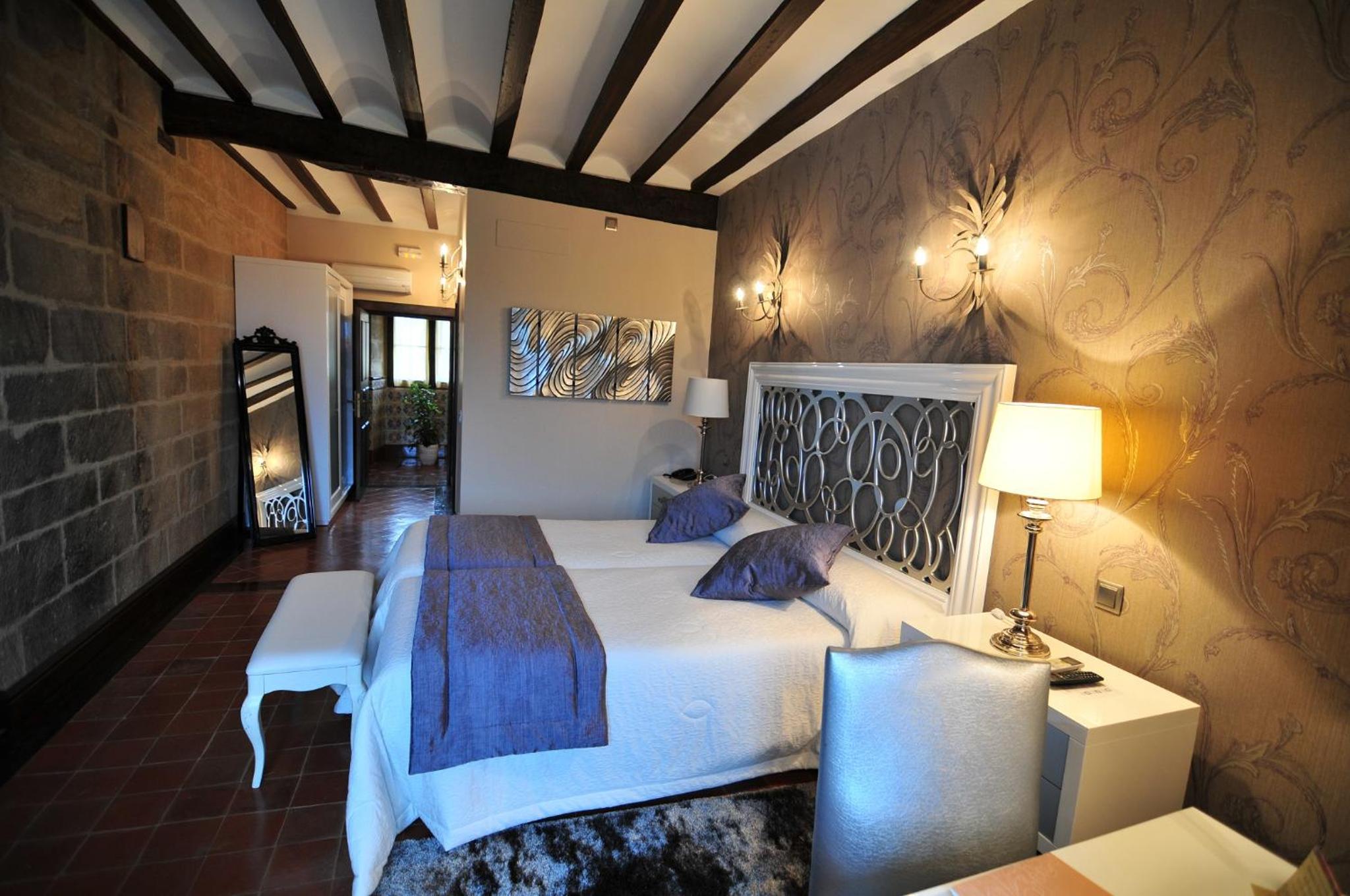 Double or Twin Room - Photo 4