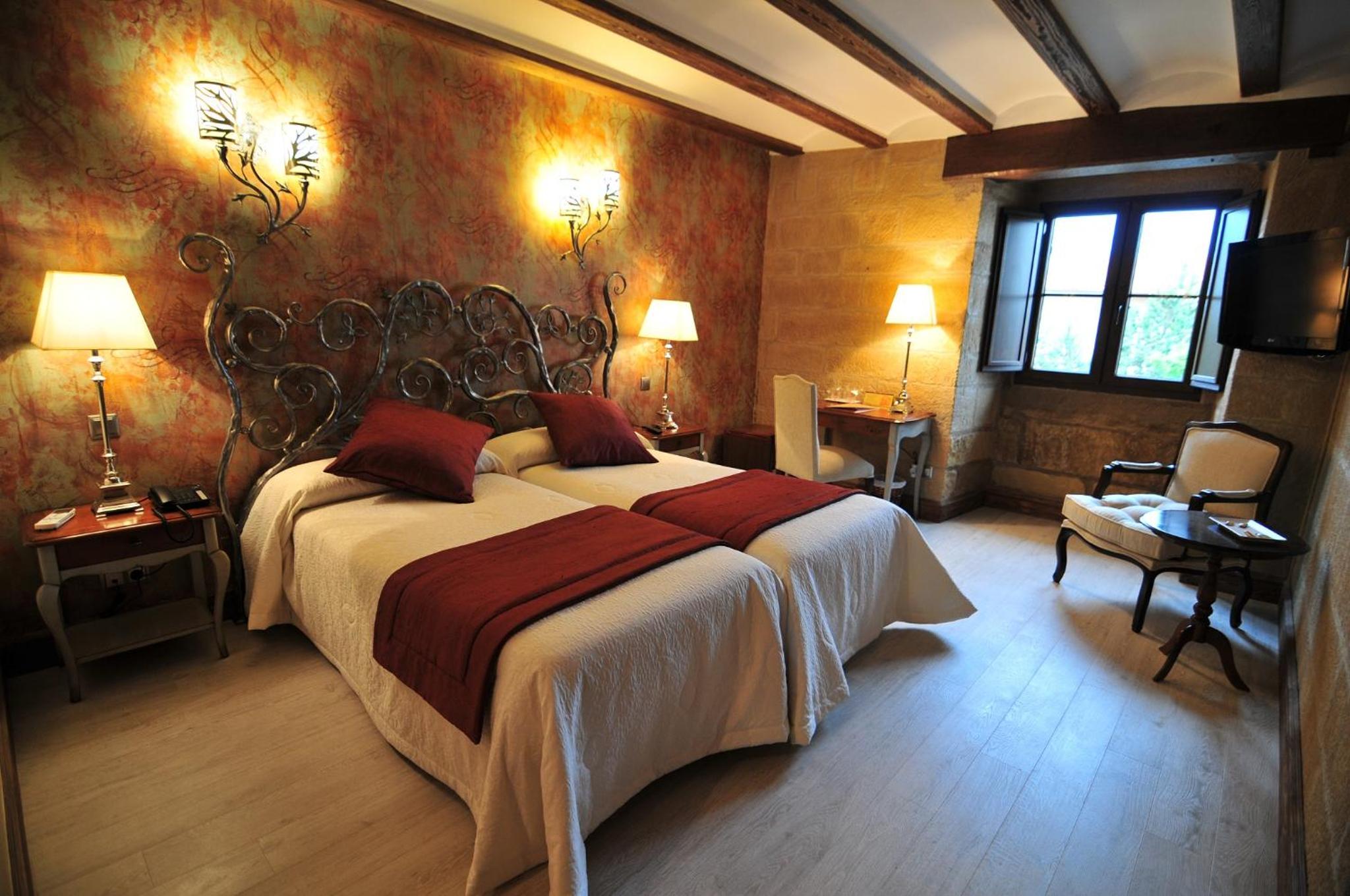 Double or Twin Room - Photo 5