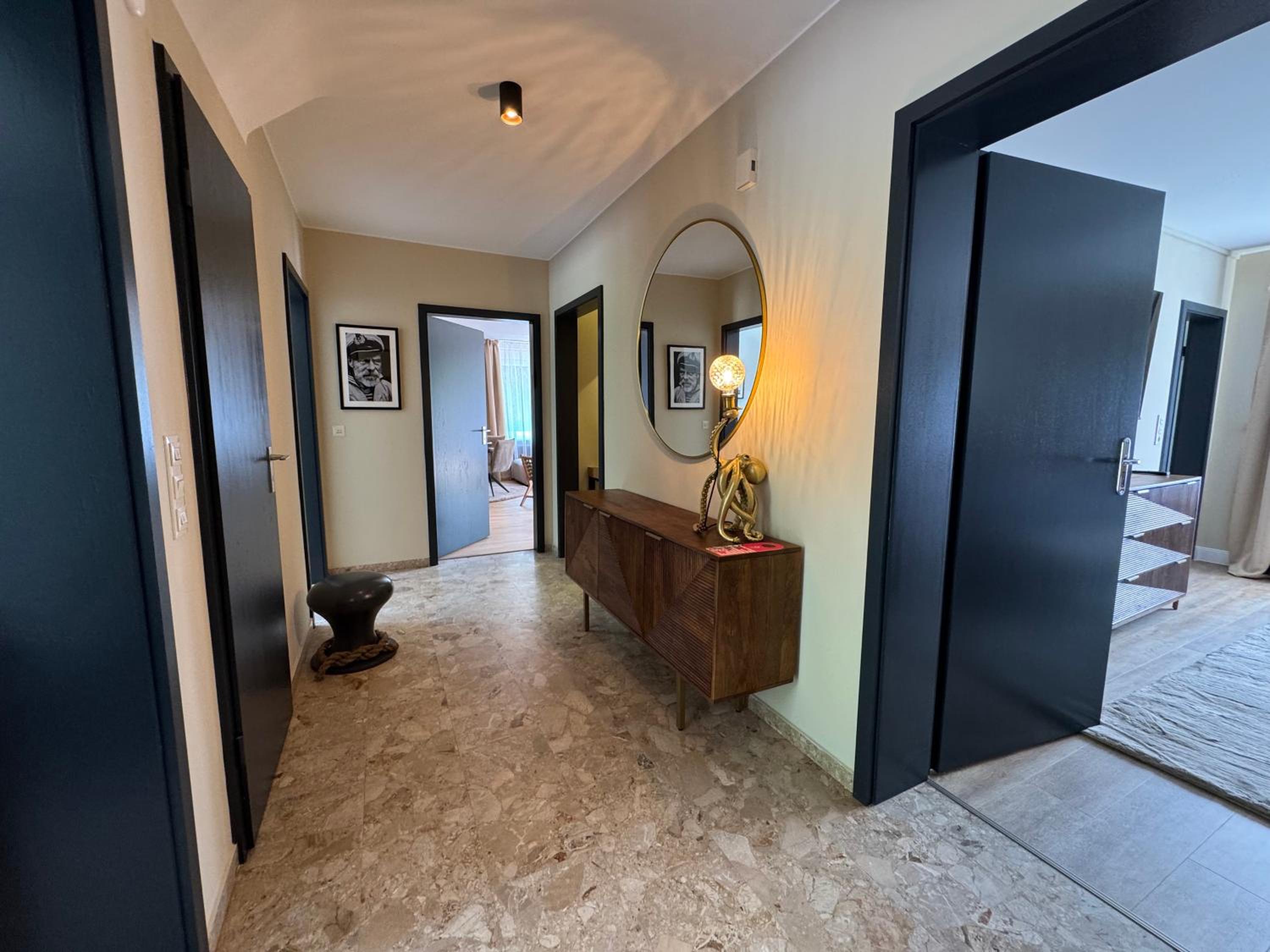 Suite with Garden View thumbnail 5