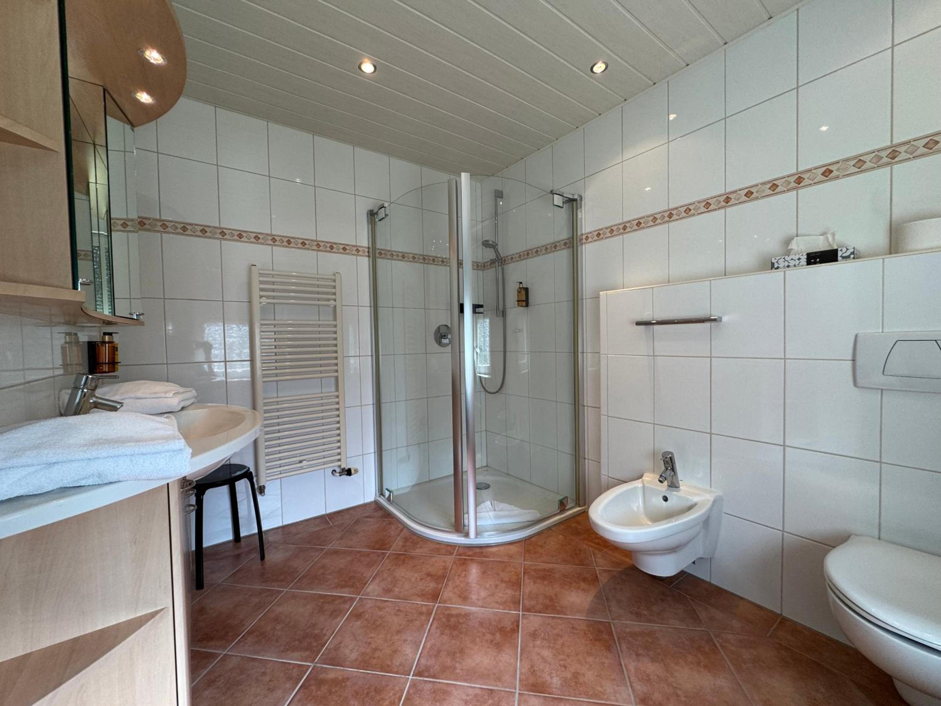 Suite with Garden View thumbnail 6