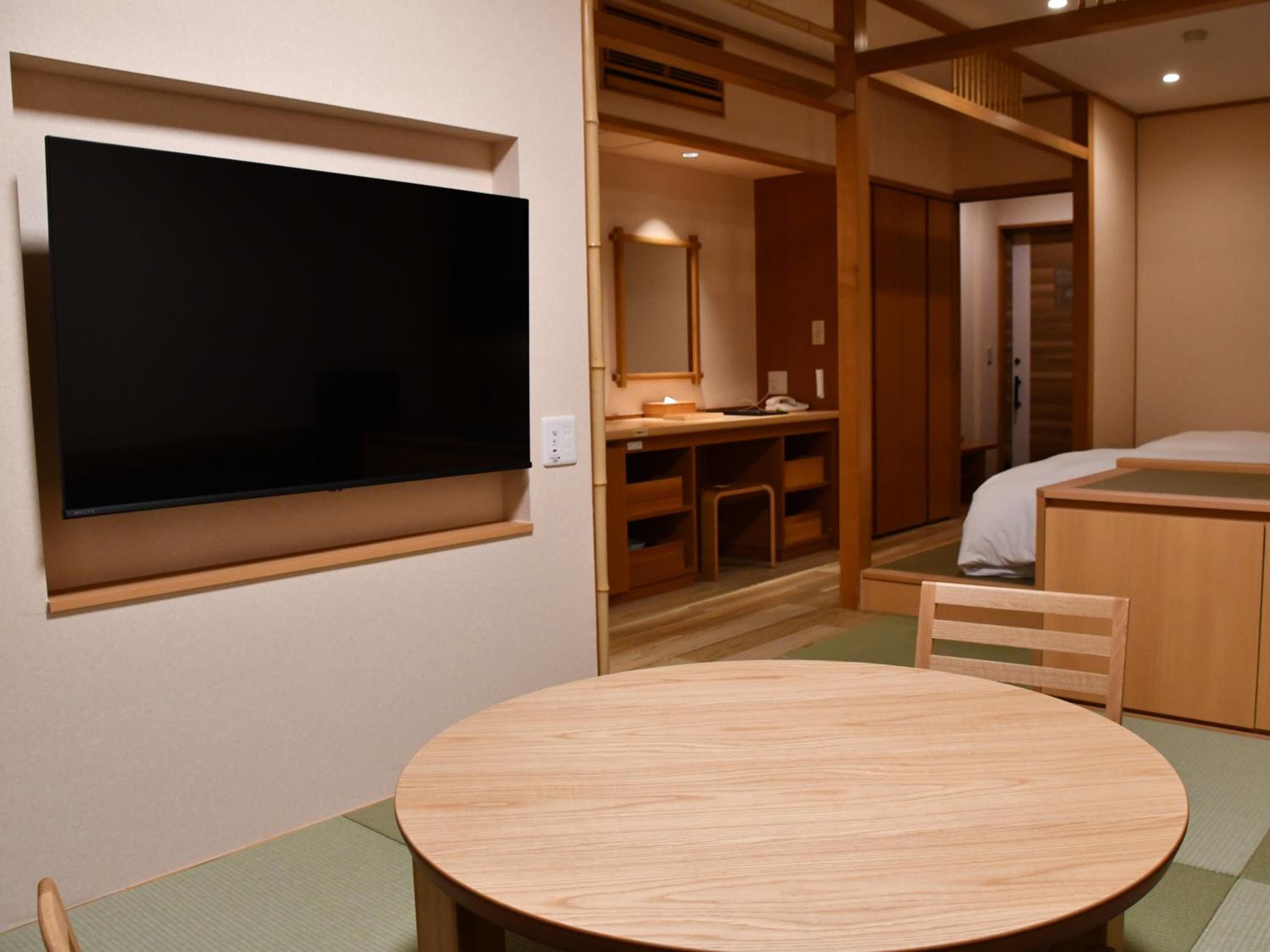 Japanese-Western Style Room 35 square yards with Hot Spring Open-Air Bath - Non-Smoking photo 2