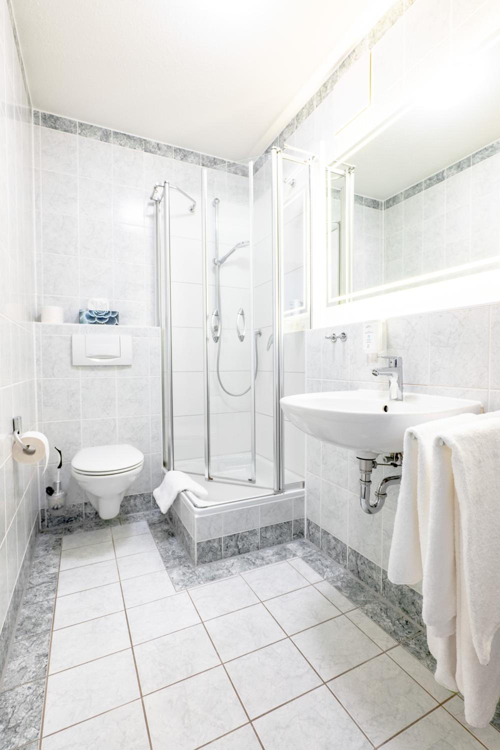 Large Double Room - Photo 3