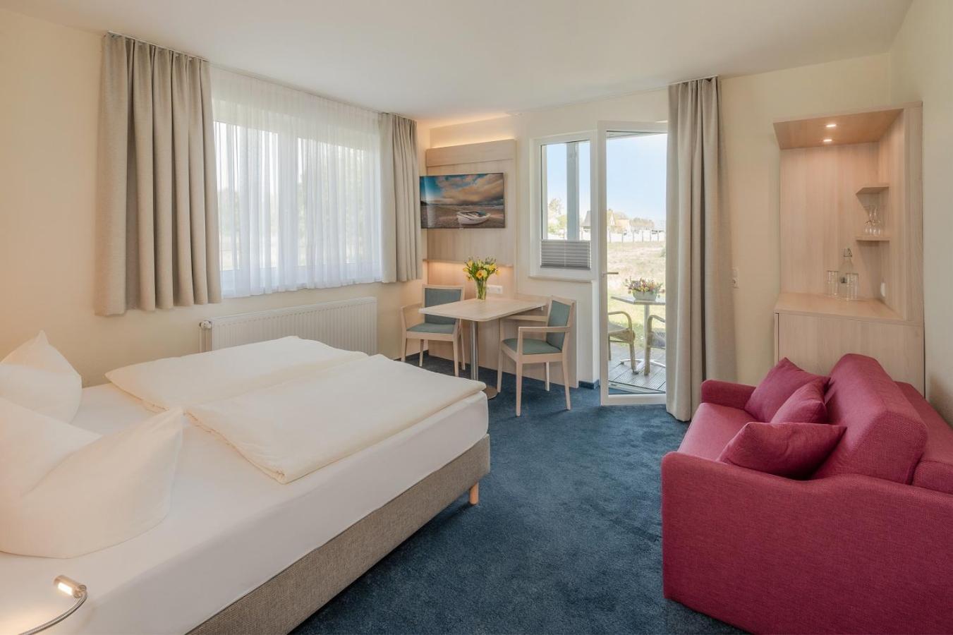 Deluxe Double Room (2 Adults + 1 Child) photo 3