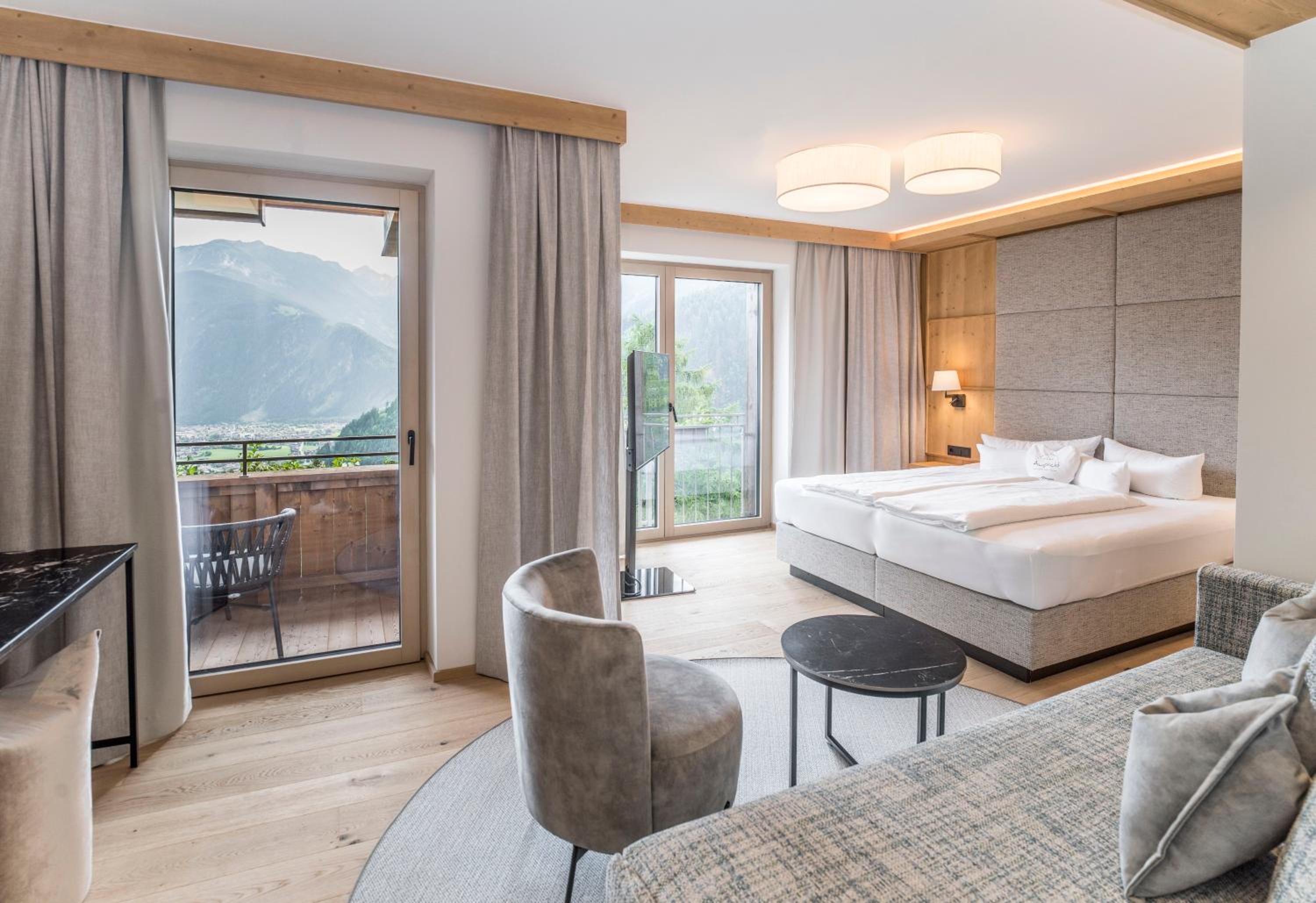 Junior Suite with Mountain View