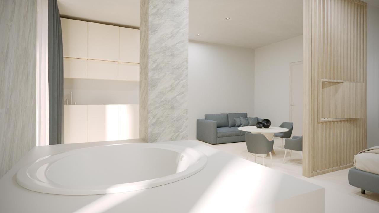 Suite with Hot Tub