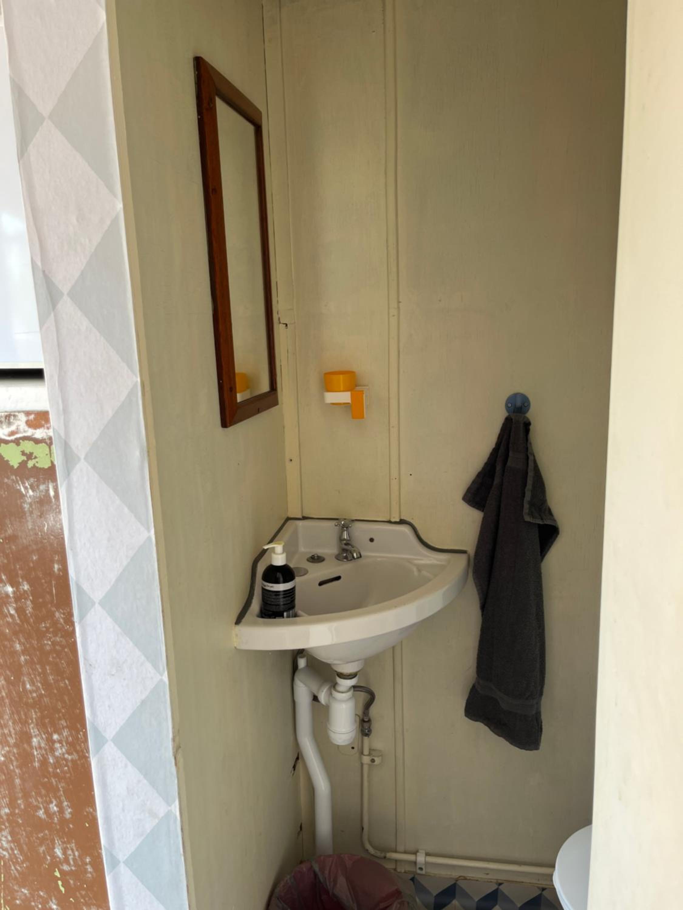 Economy Quadruple Room with Shared Bathroom photo 3