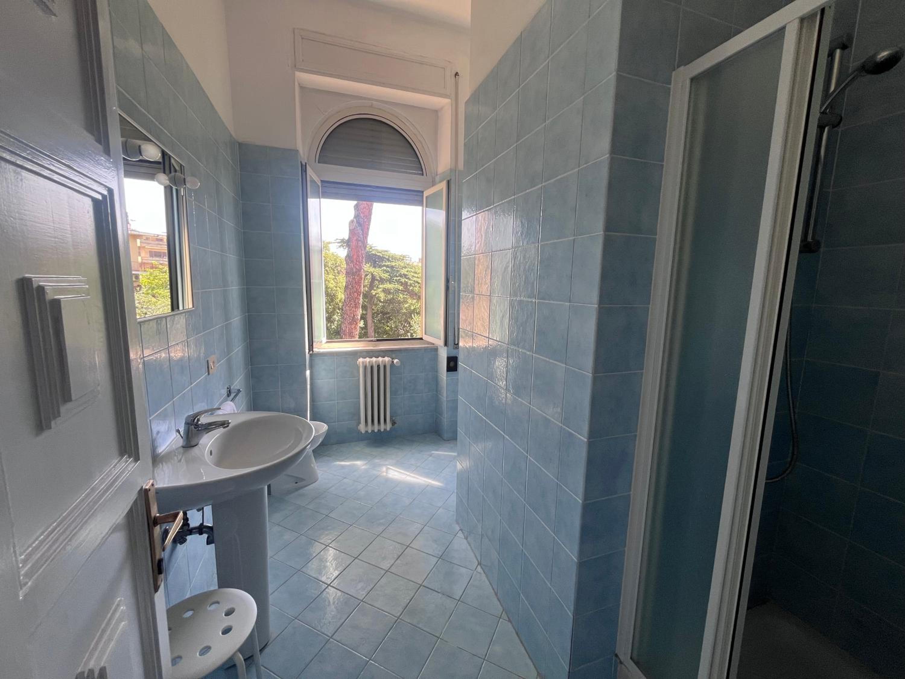 Single Room with Shared Bathroom