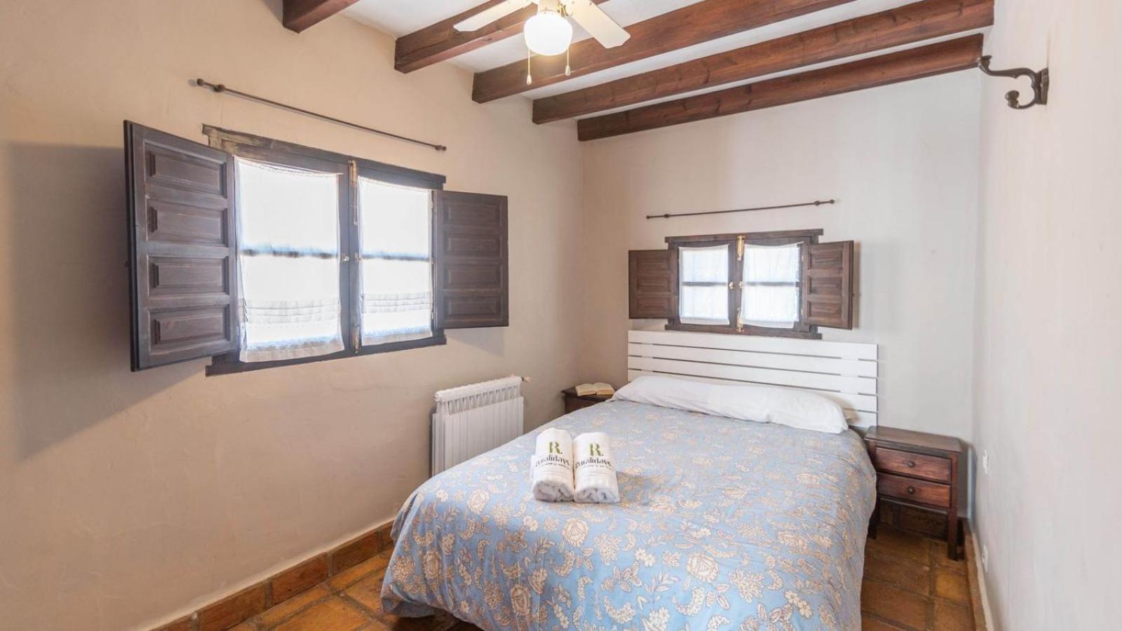Five-Bedroom House photo 2