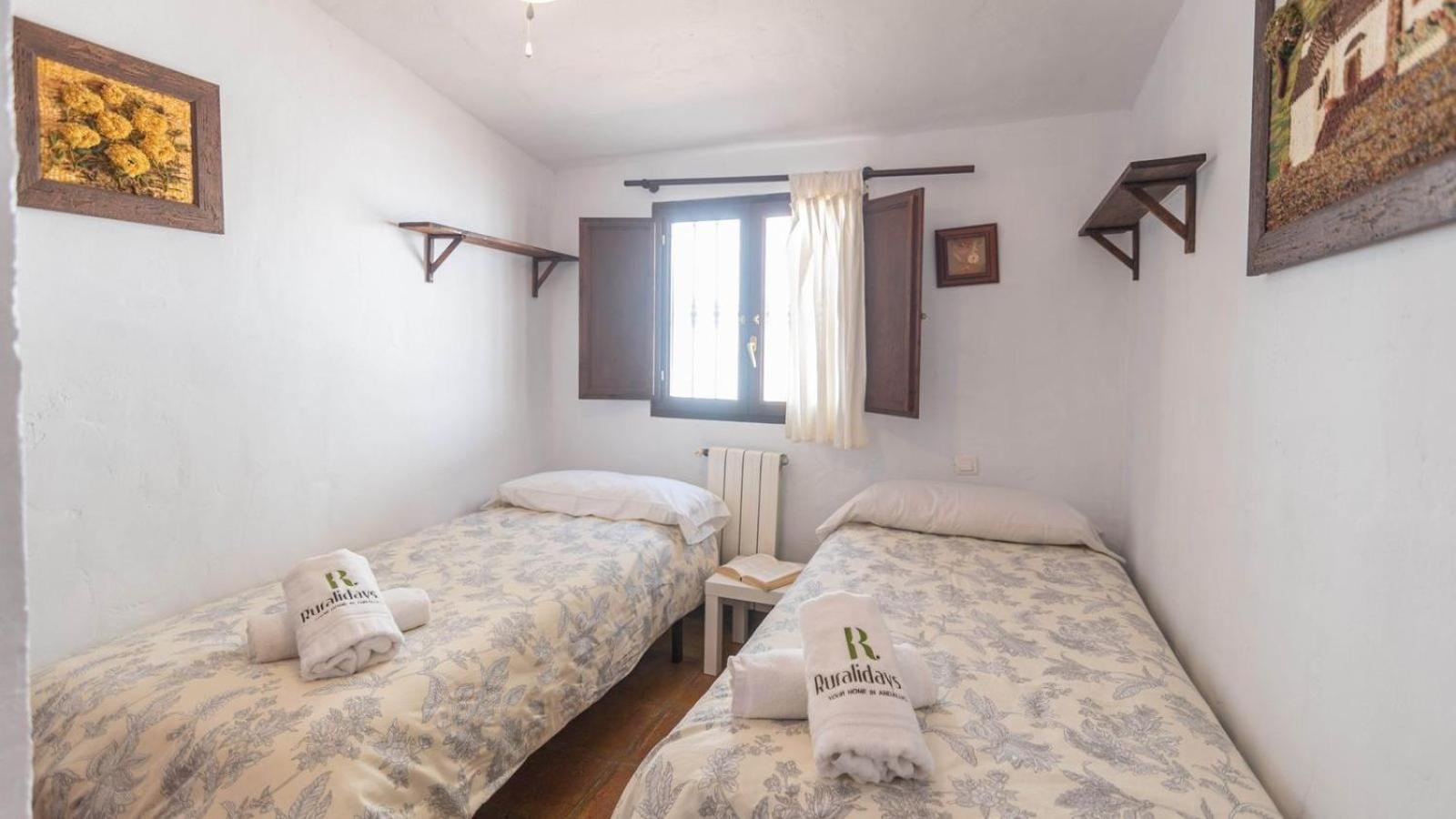 Five-Bedroom House photo 3