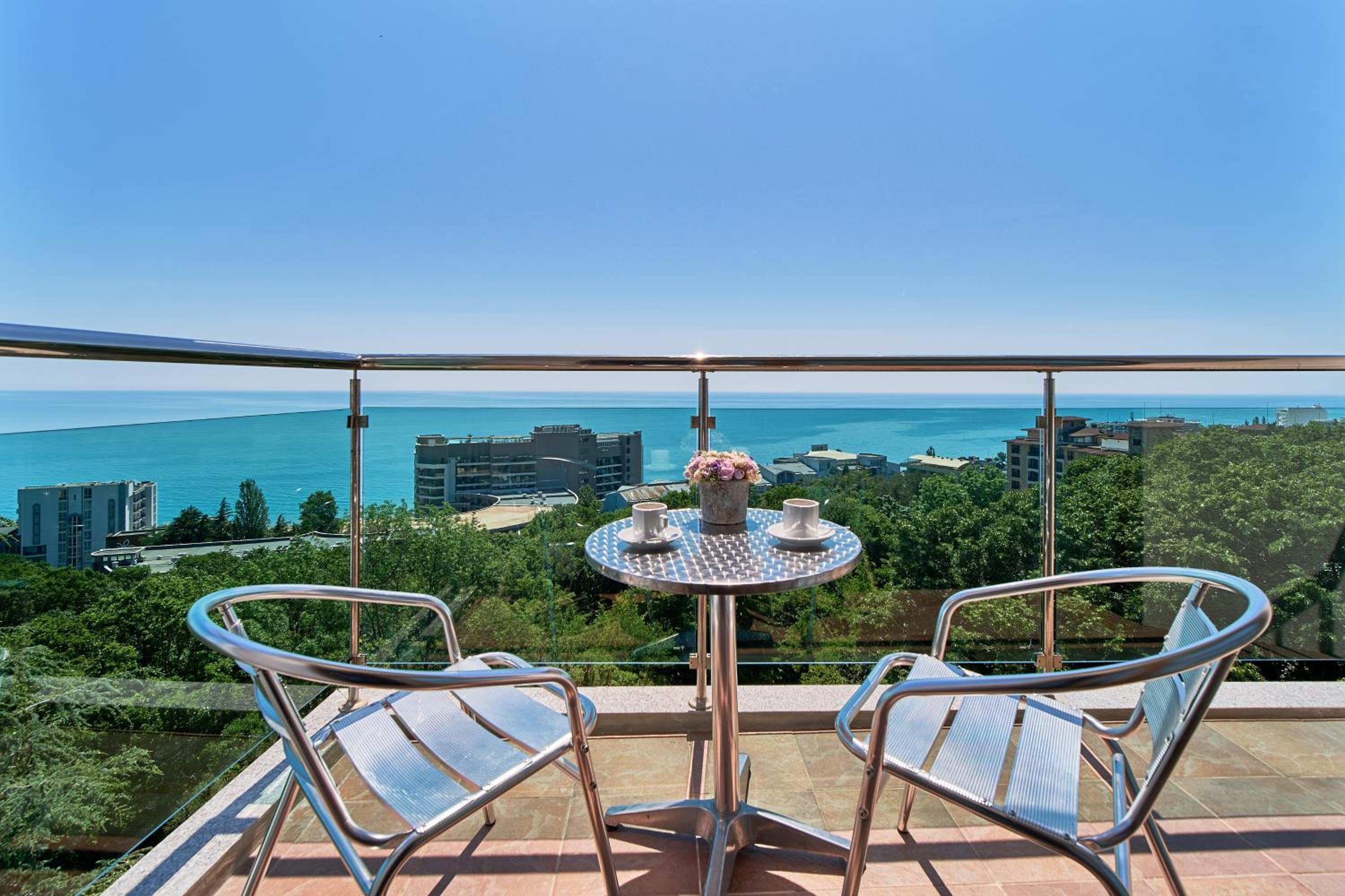 One-Bedroom Apartment with Balcony and Sea View photo 1