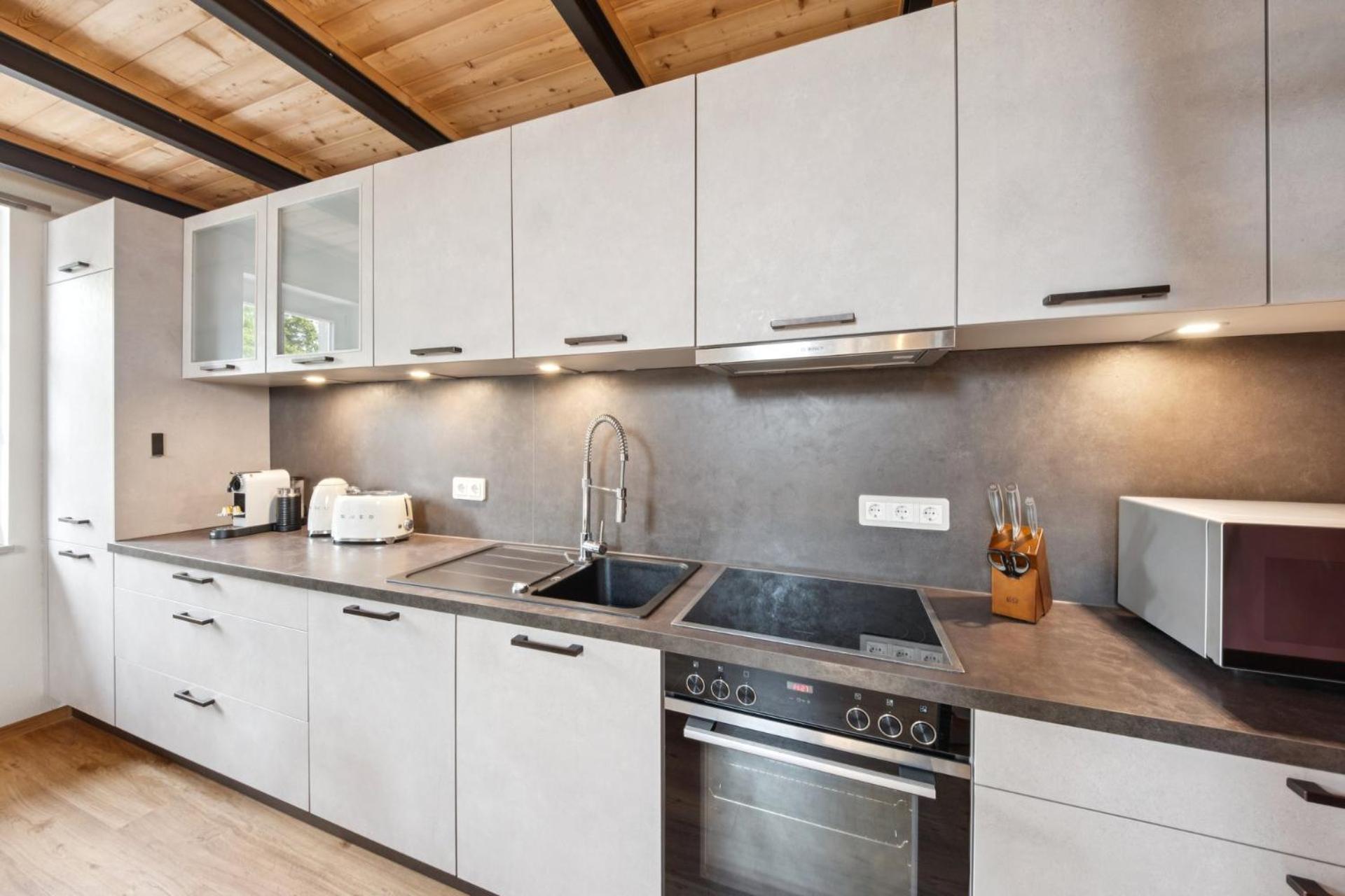 Three-Bedroom Premium Apartment with Balcony photo 3