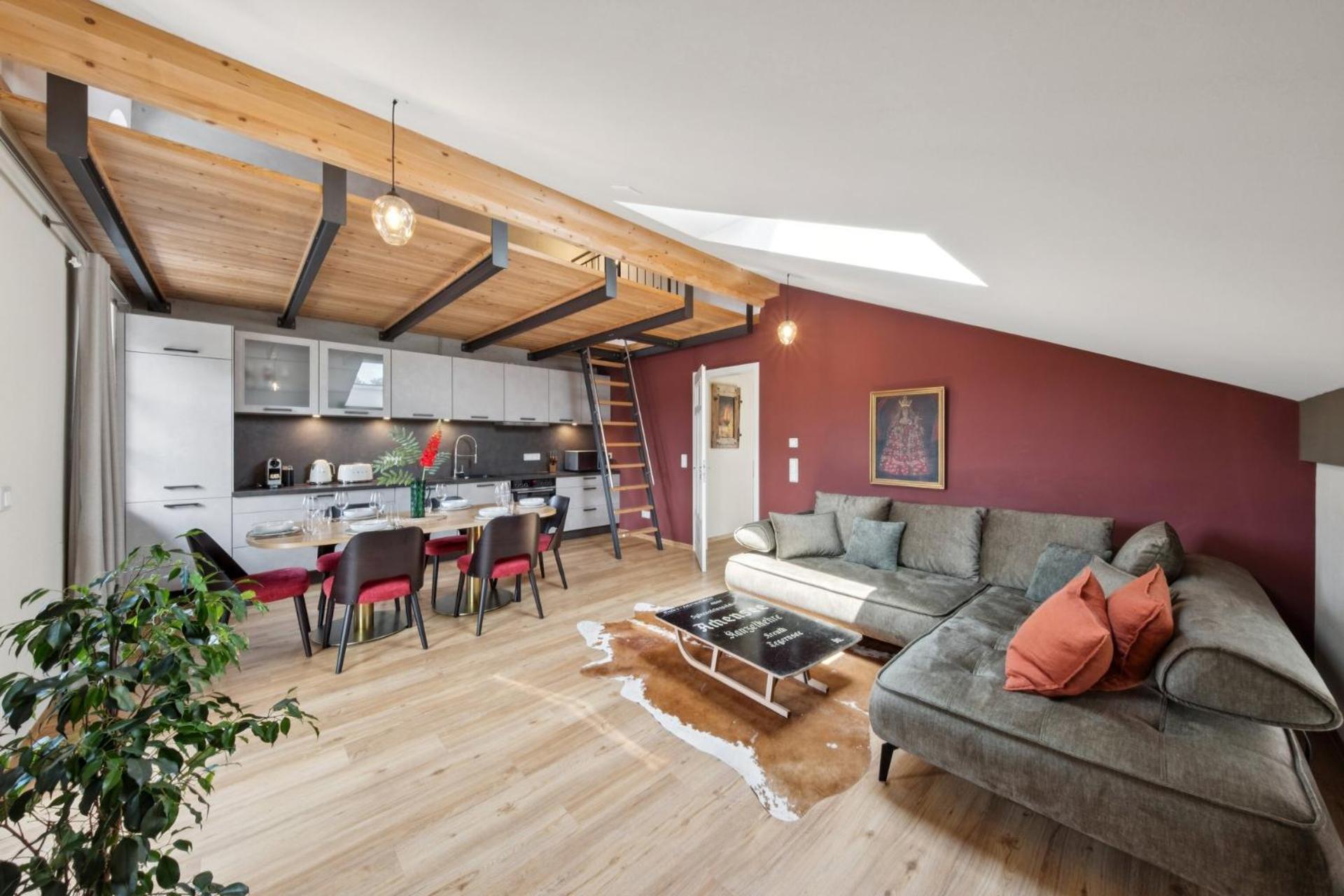 Three-Bedroom Premium Apartment with Balcony photo 1