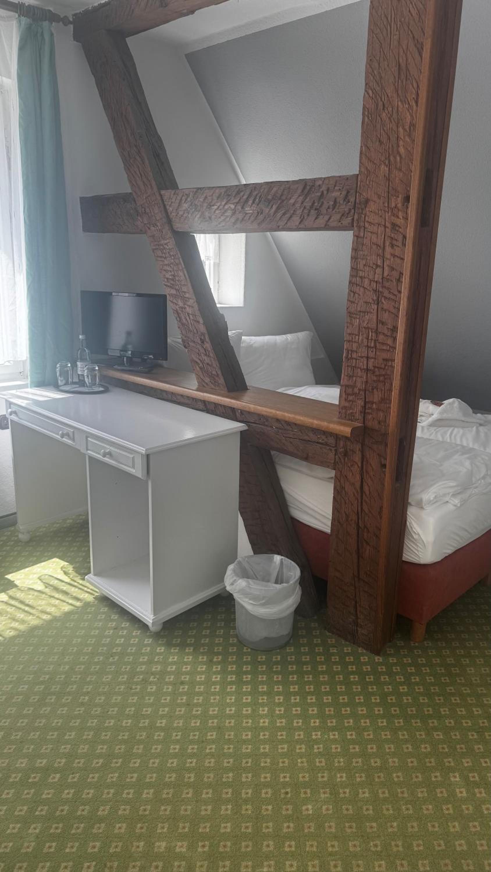 Budget Double Room thumbnail 5