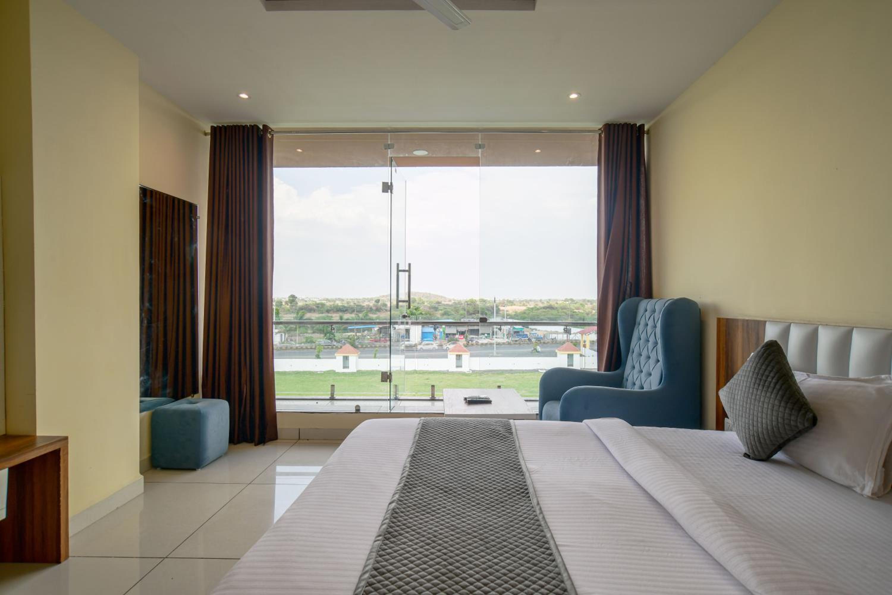 King Room with Balcony photo 2