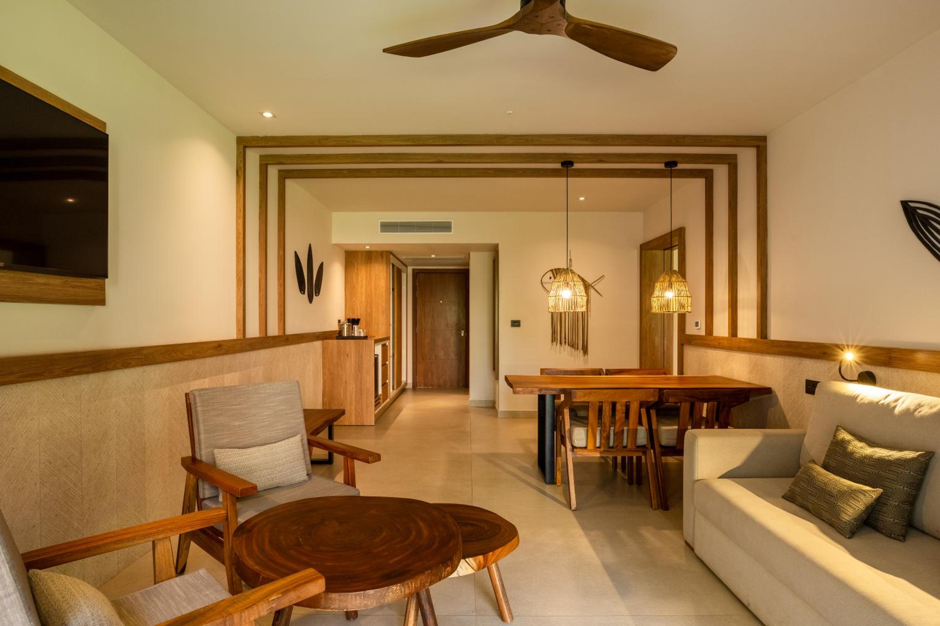 2 Bedroom Suite (2 Adults +2 Children)