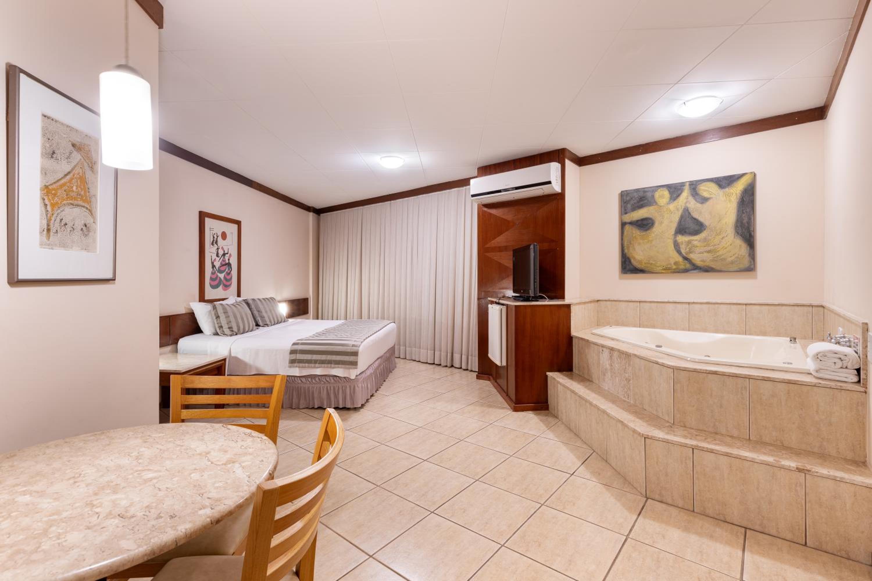 Suite with Spa Bath photo 2