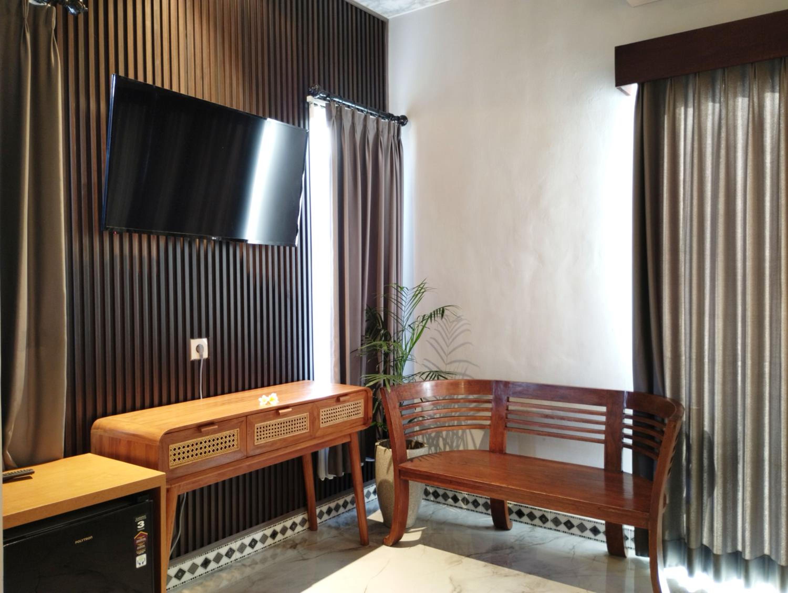 Deluxe King Suite - Photo 4