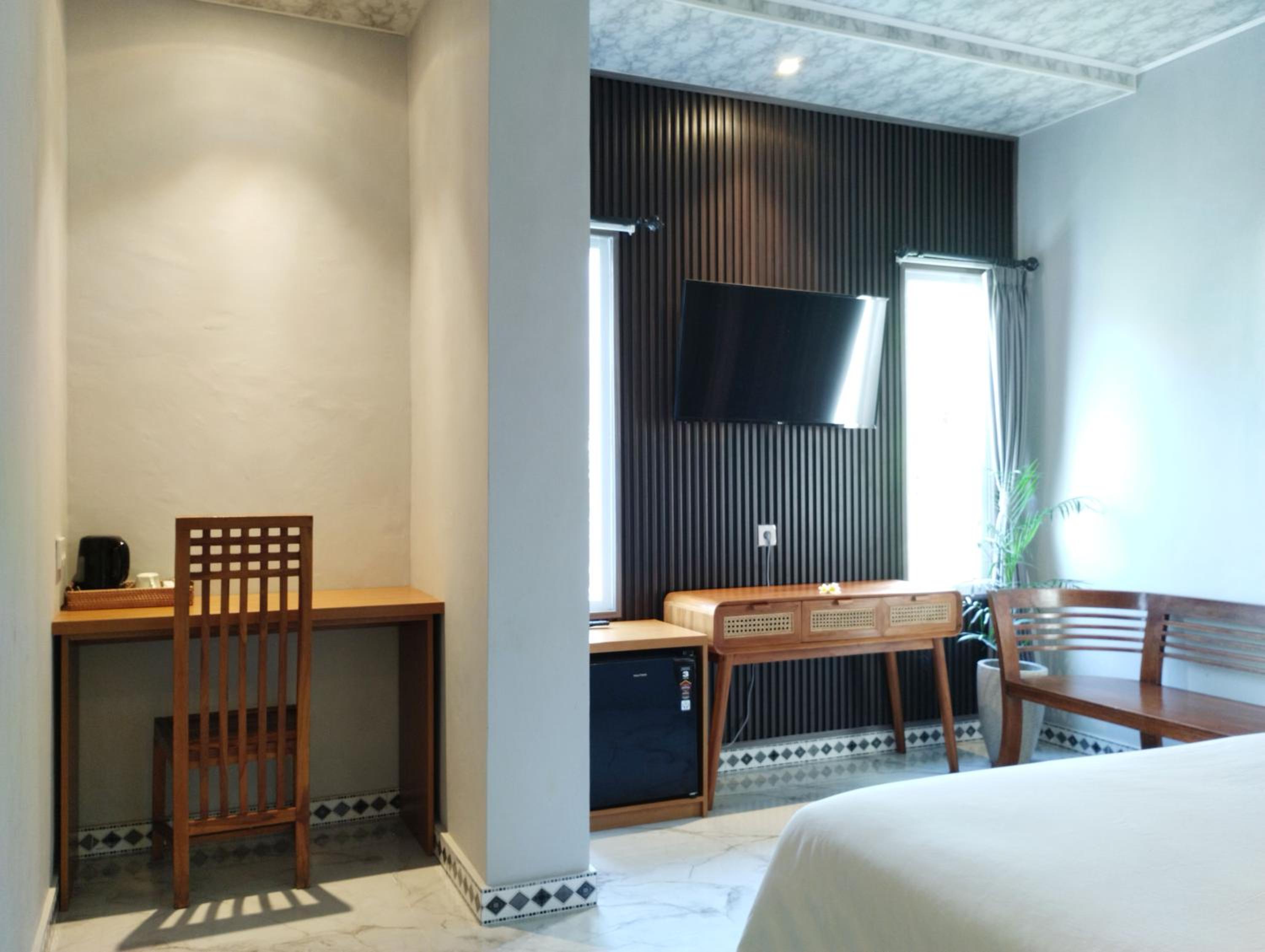 Deluxe King Suite - Photo 5