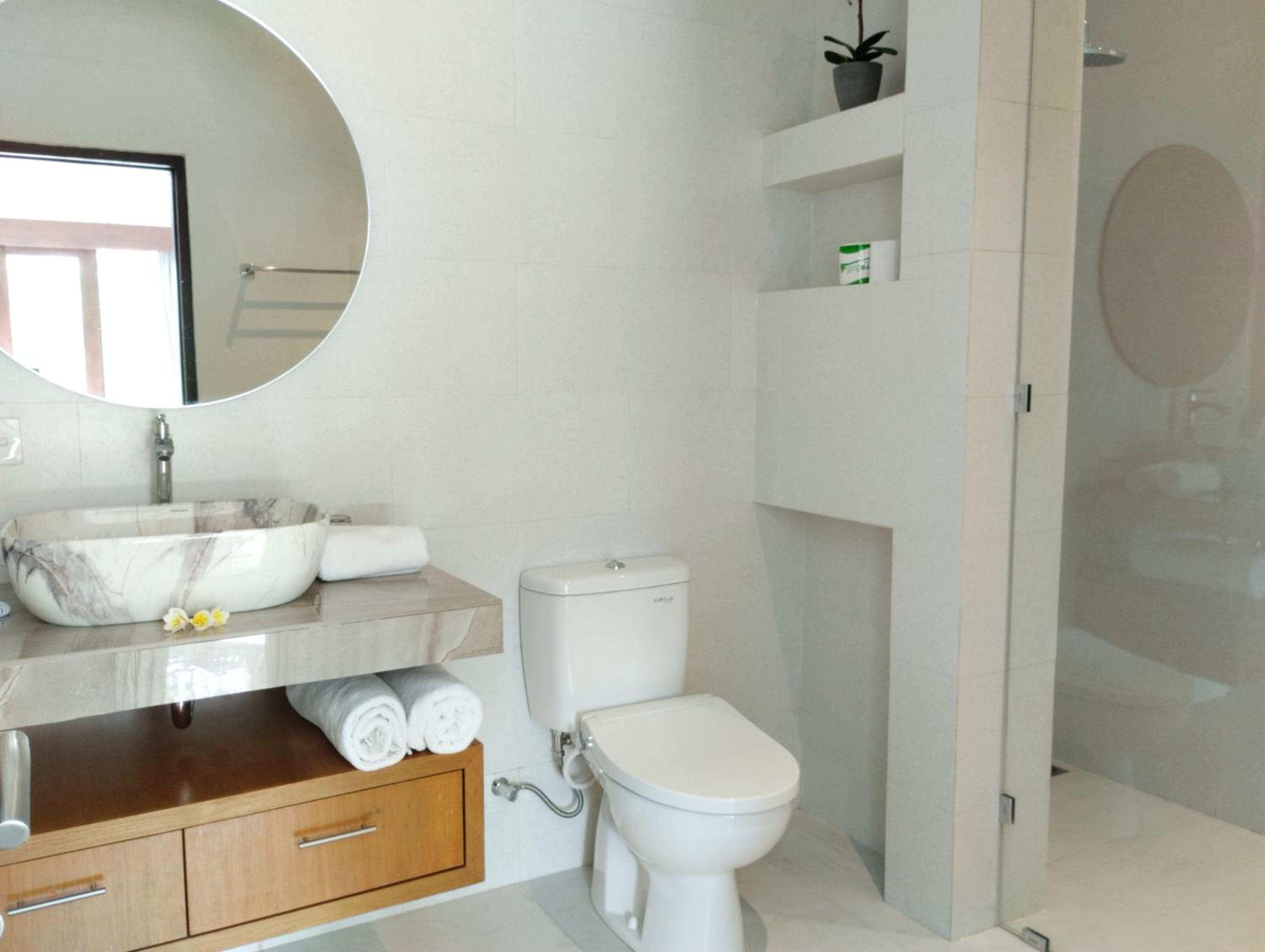 Deluxe King Suite - Photo 6