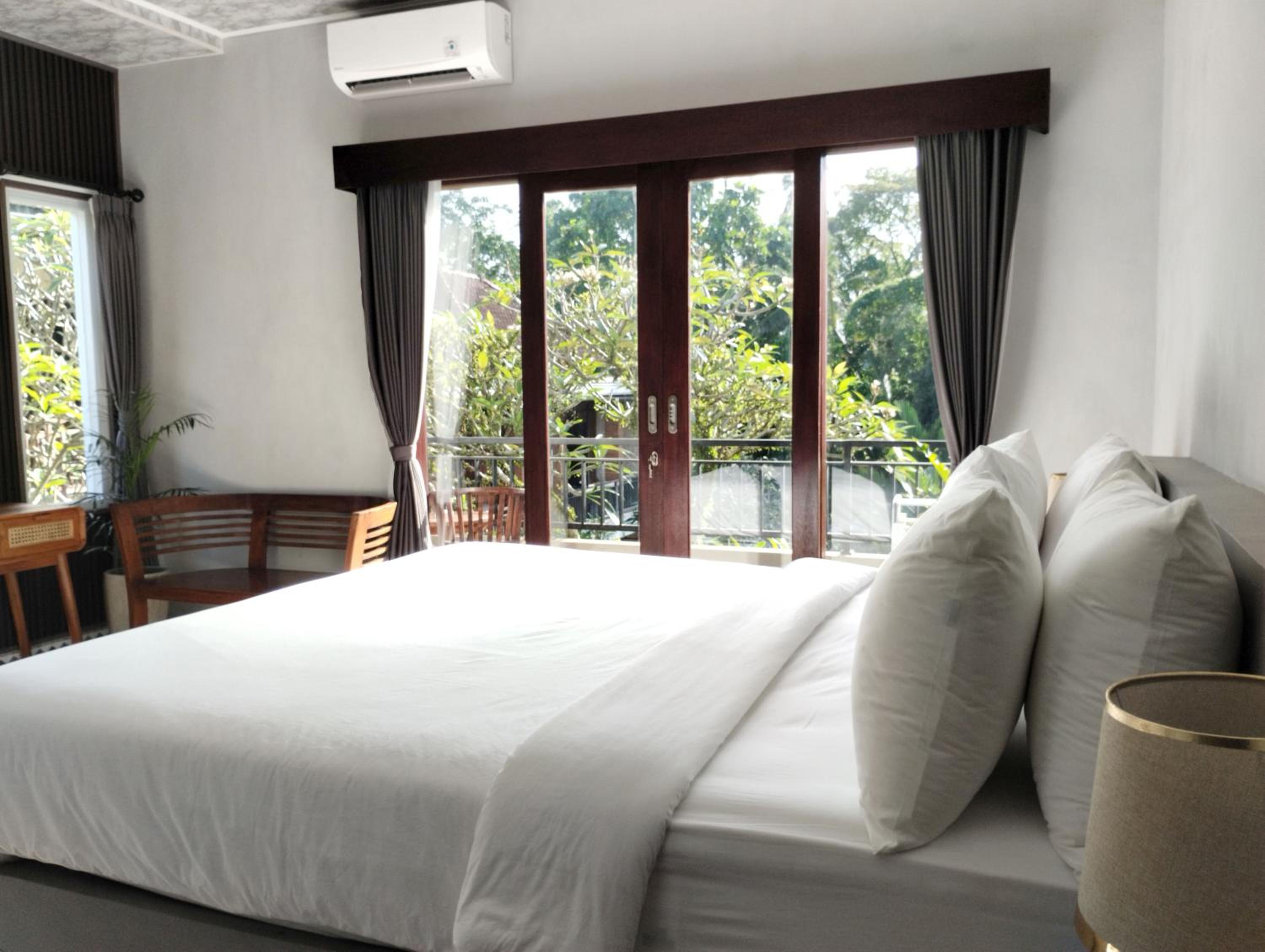 Deluxe King Suite - Photo 7