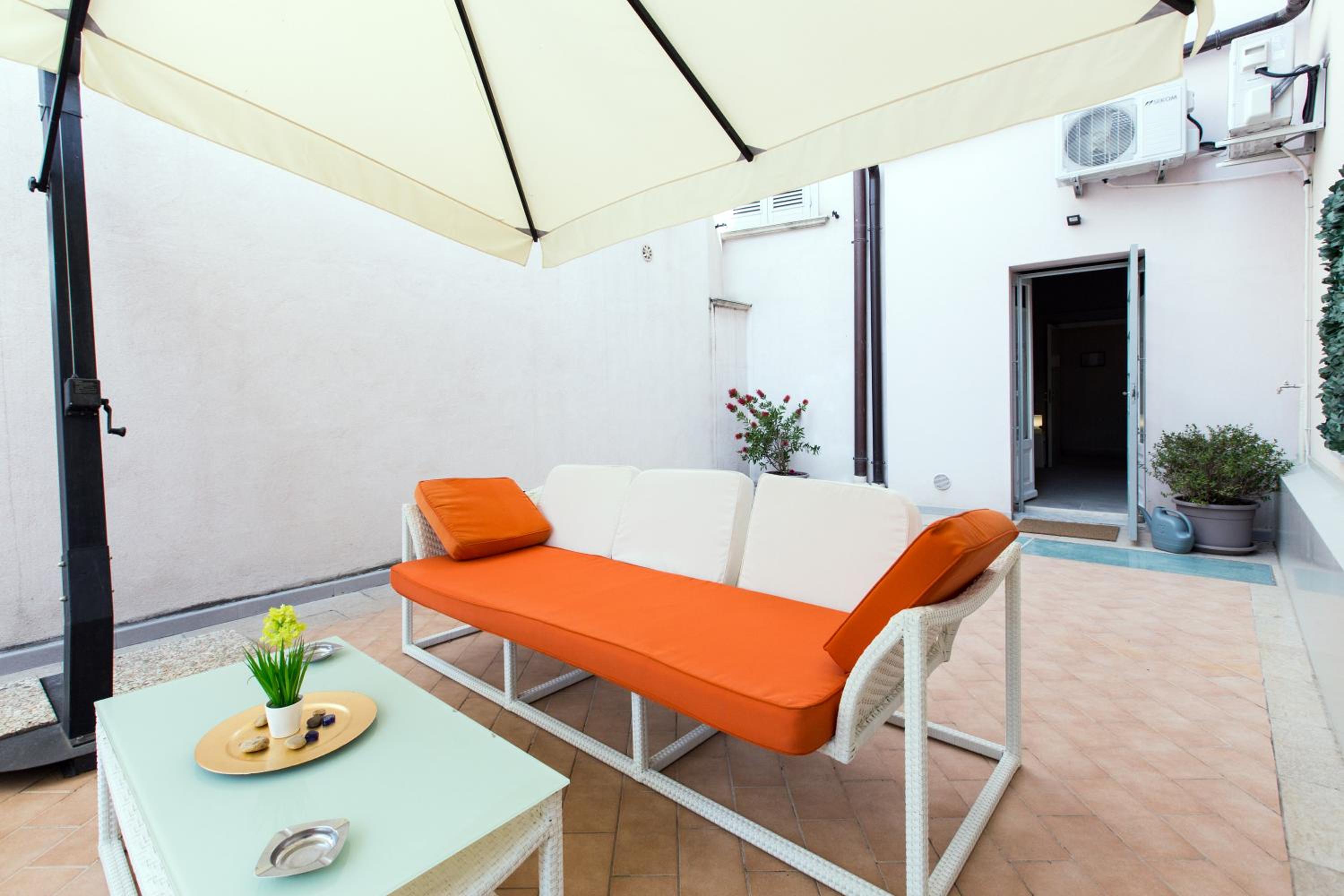 Family Room with Terrace - Photo 5