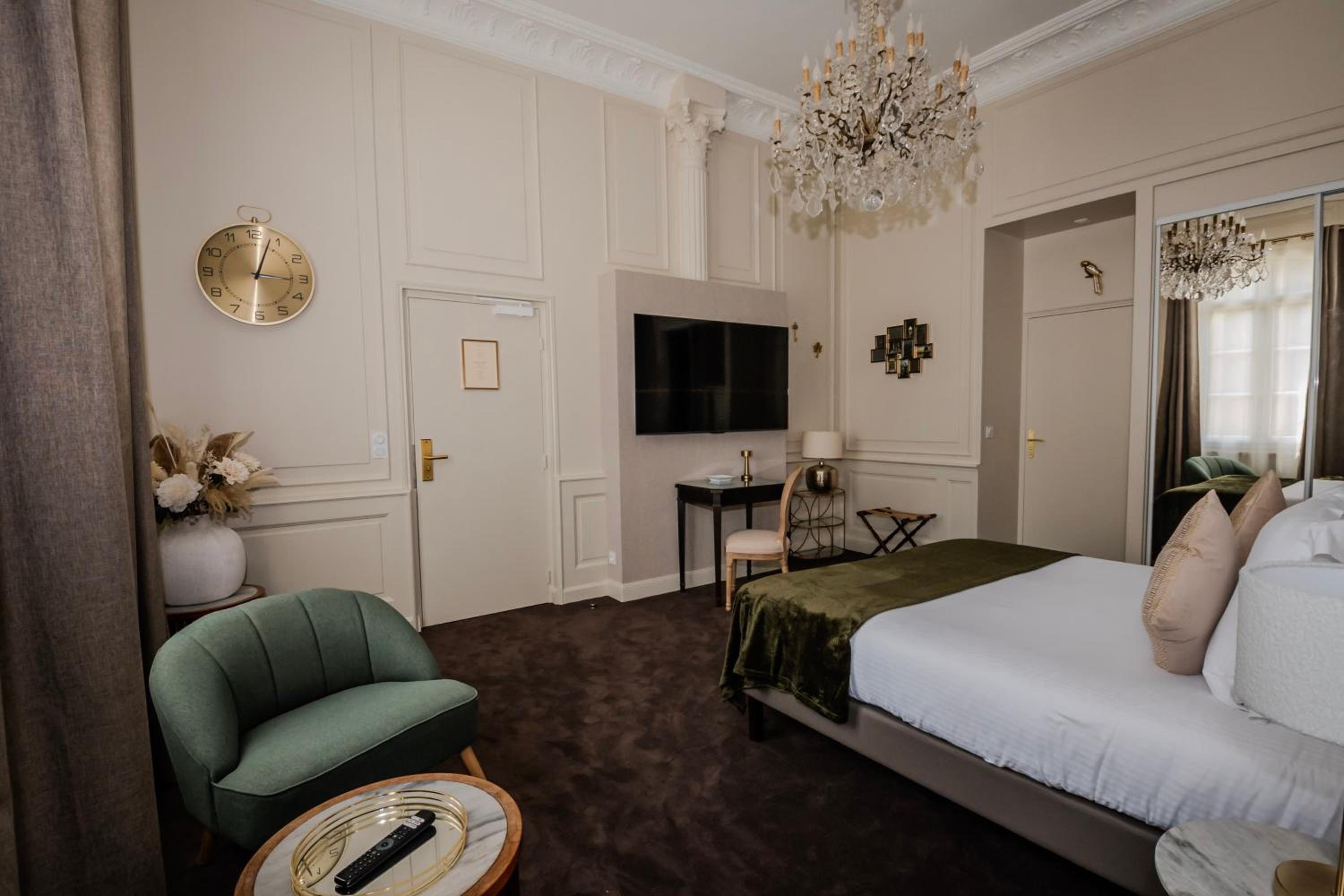Deluxe Suite with Spa Bath
