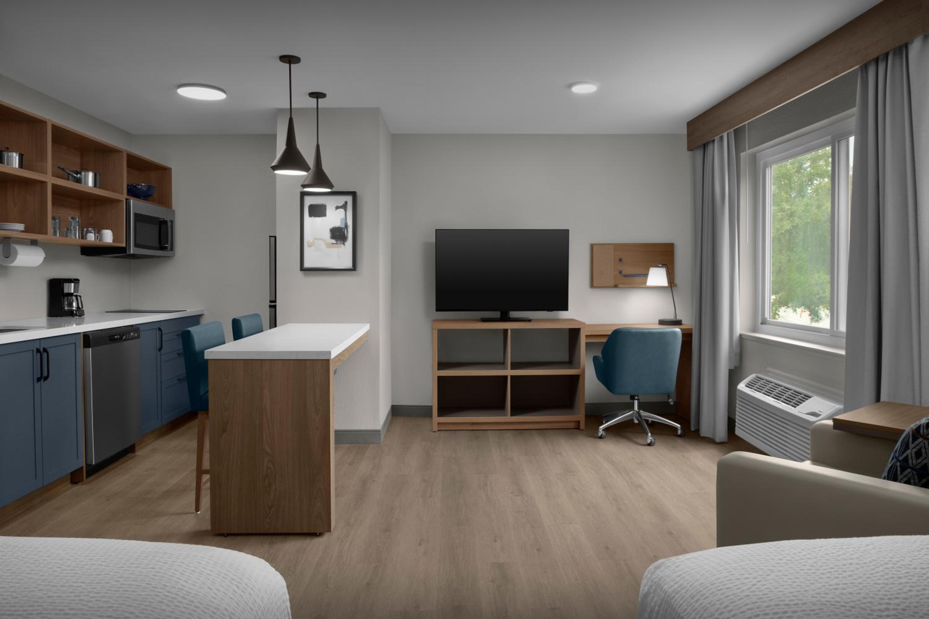 Studio Suite with Two Queen Beds - Photo 2