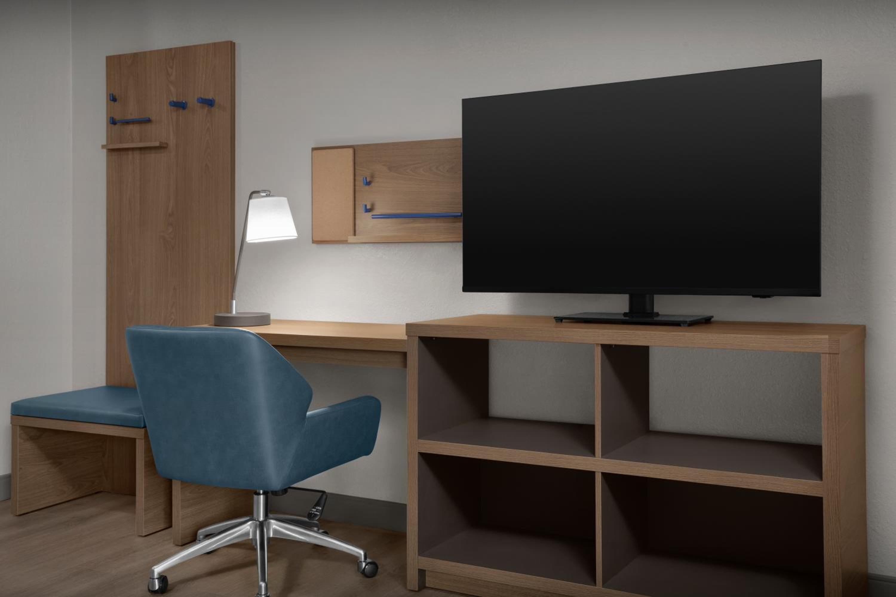 Queen Studio Suite - Photo 5