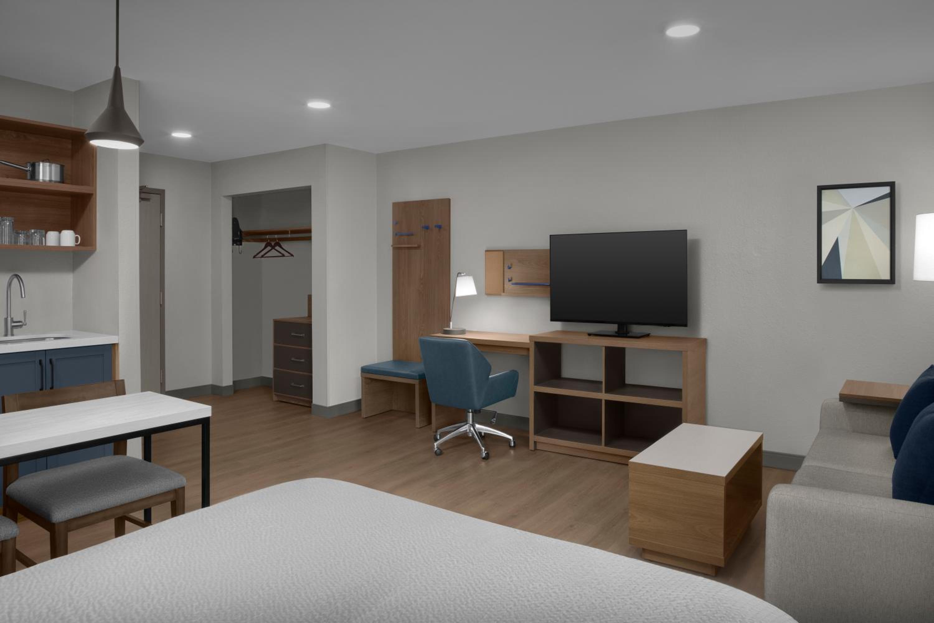 King Studio Suite with Bath Tub - Mobility Access - Photo 3